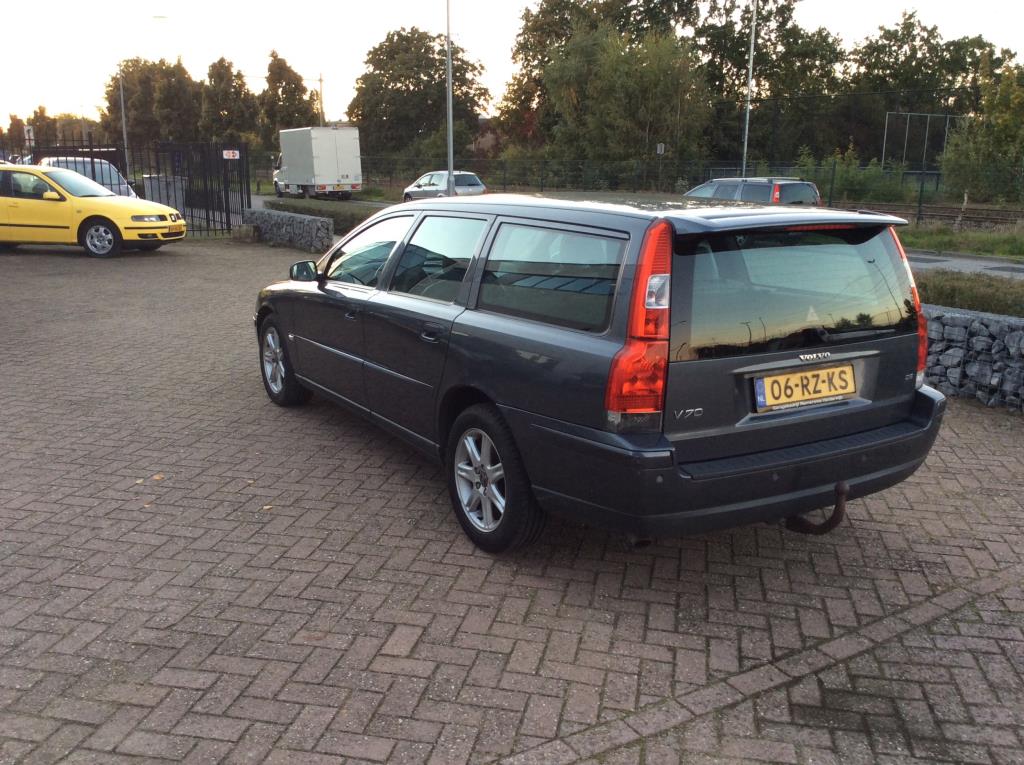 volvo-v70-image3.jpg