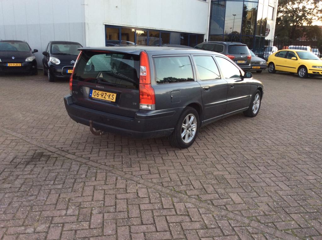 volvo-v70-image4.jpg
