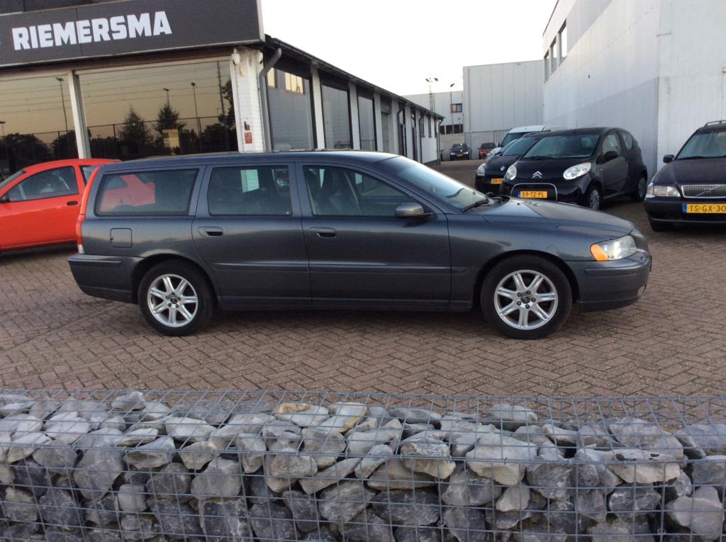 volvo-v70-image6.jpg
