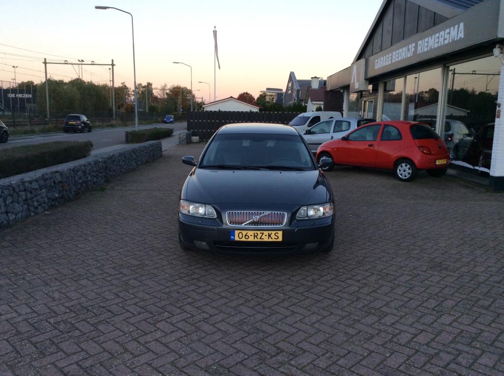 volvo-v70-image7.jpg