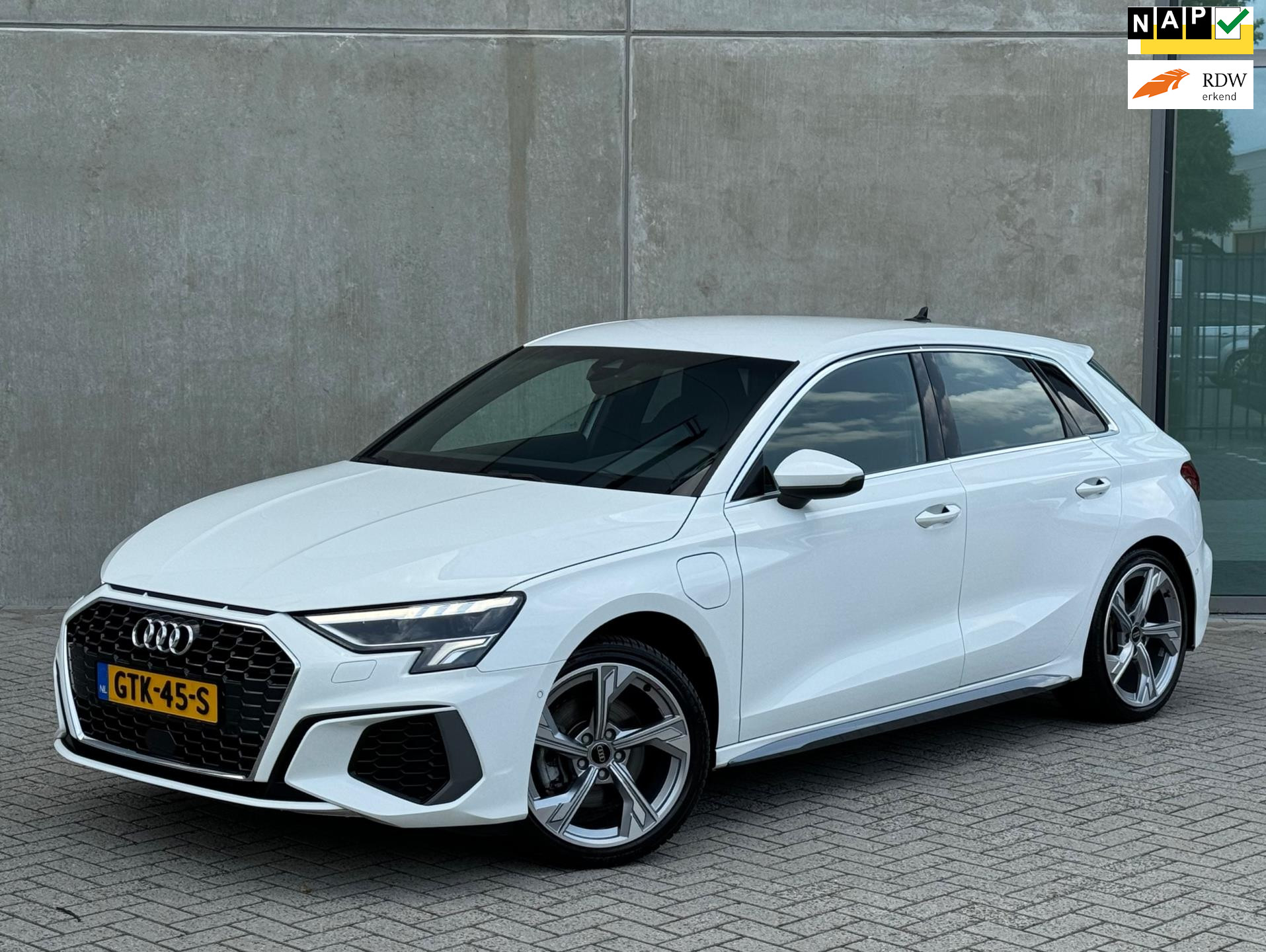 233756010/audi-a3-image1.jpg