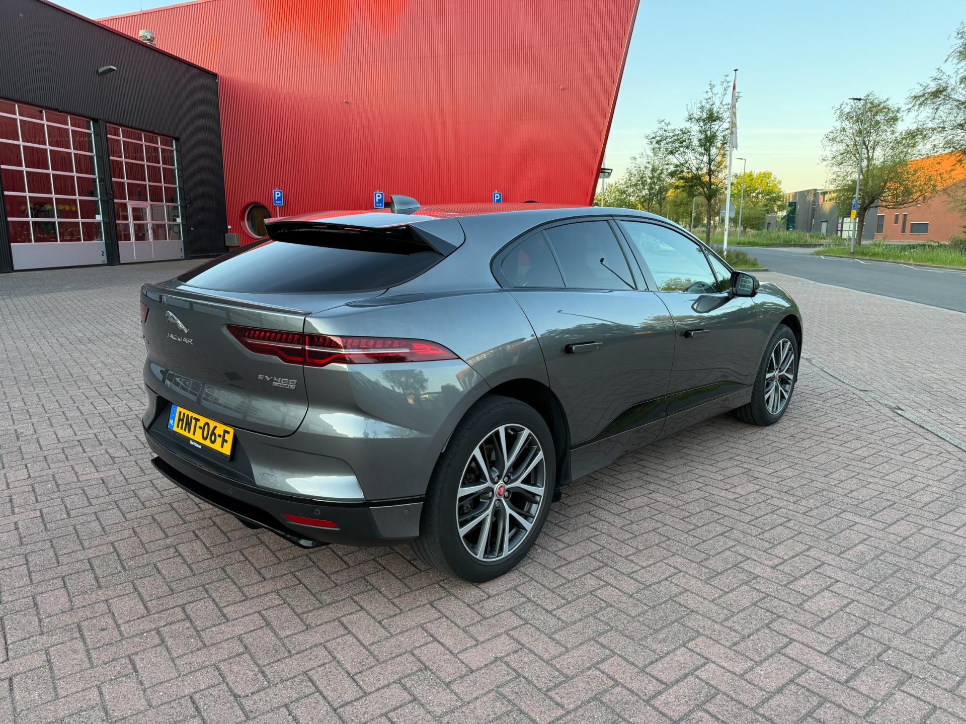 jaguar-i-pace-image3.jpg