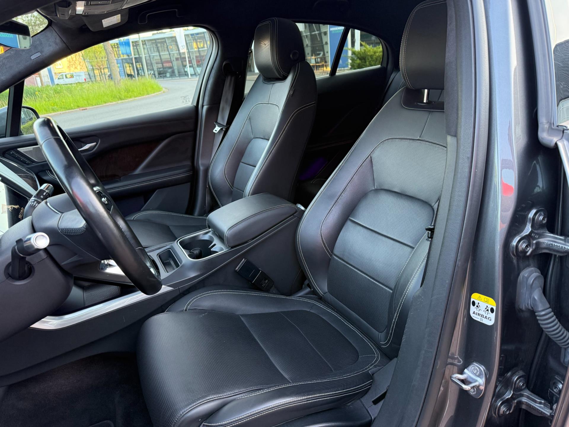 jaguar-i-pace-image6.jpg