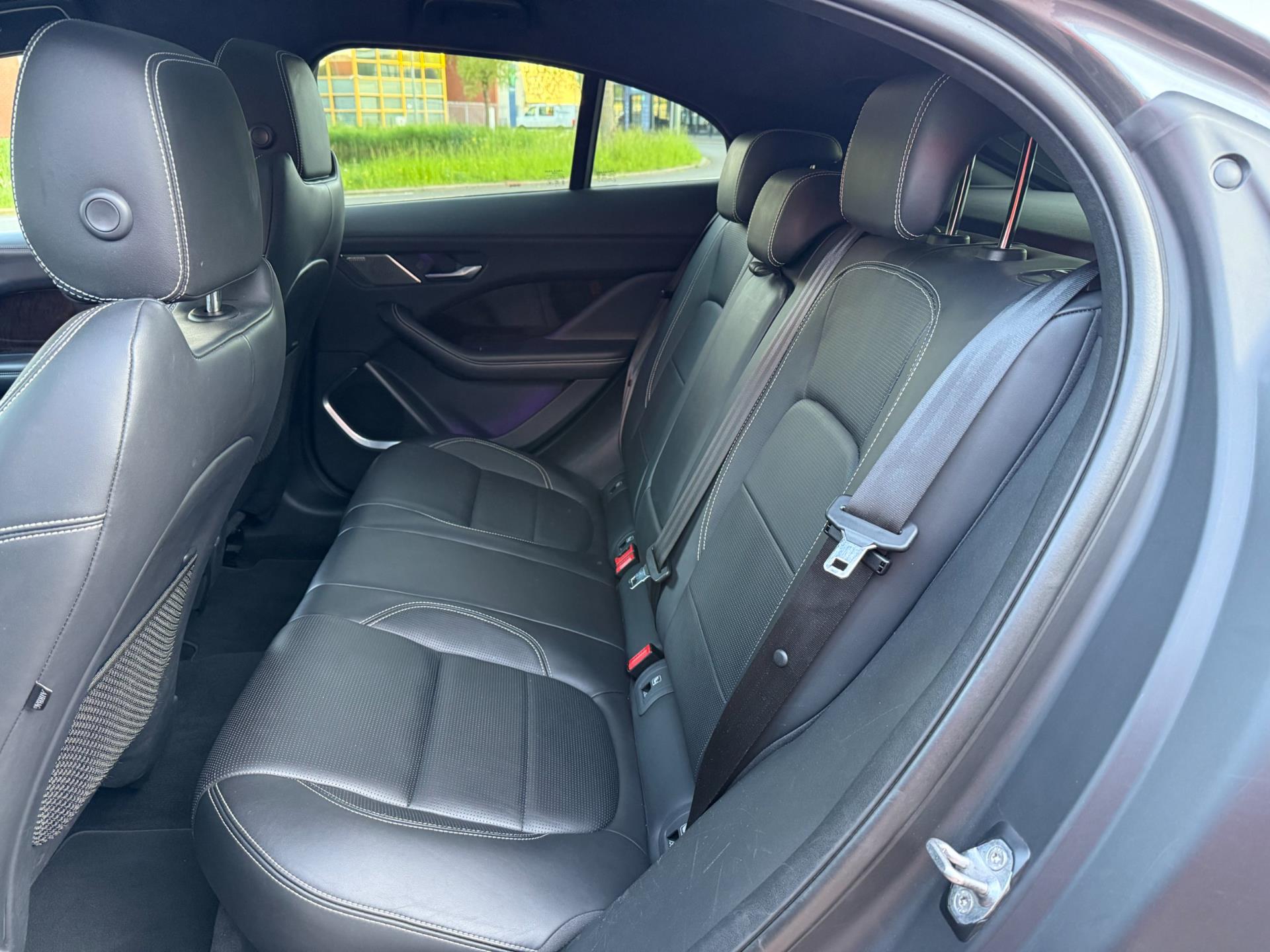 jaguar-i-pace-image7.jpg
