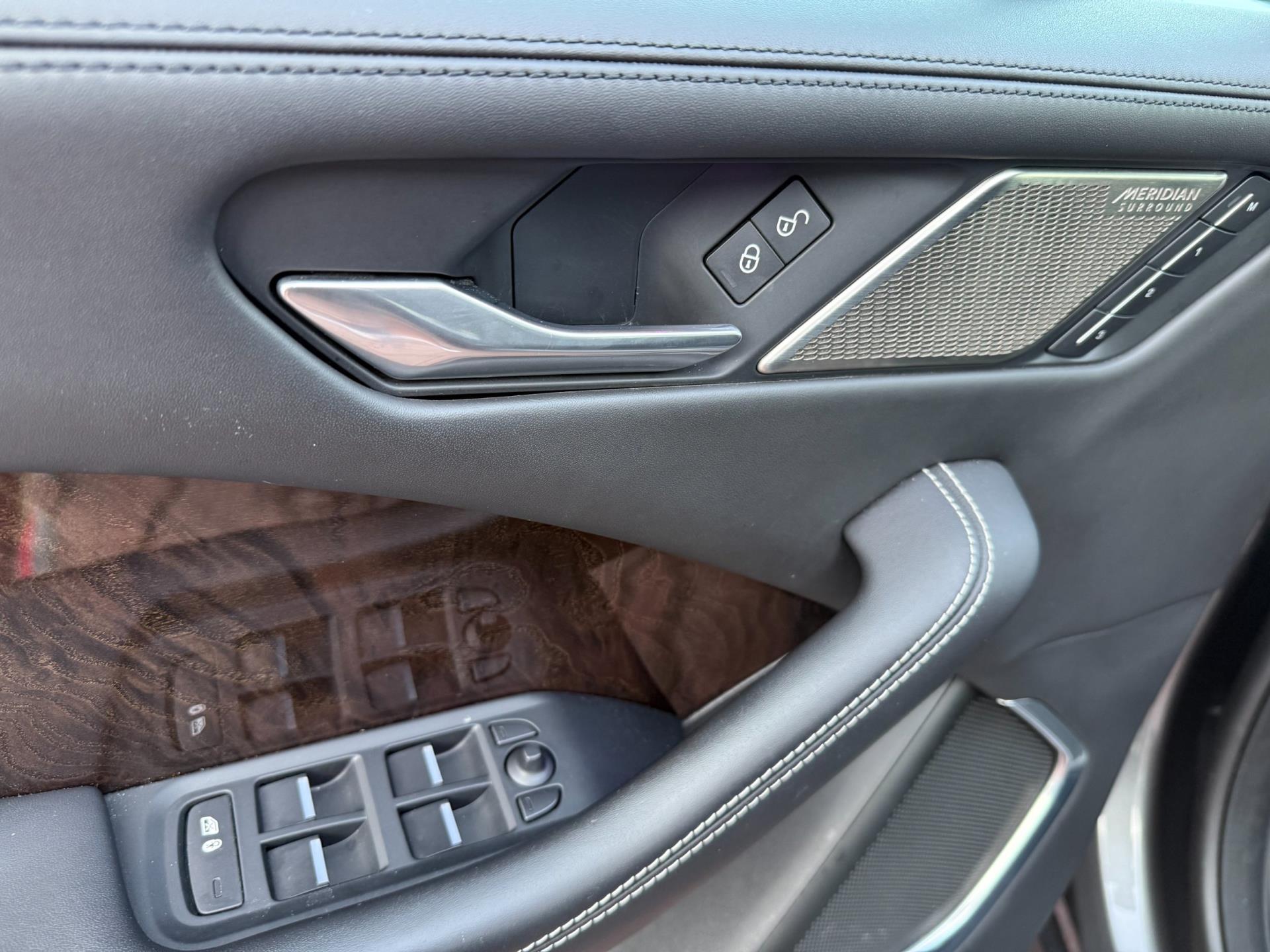jaguar-i-pace-image9.jpg