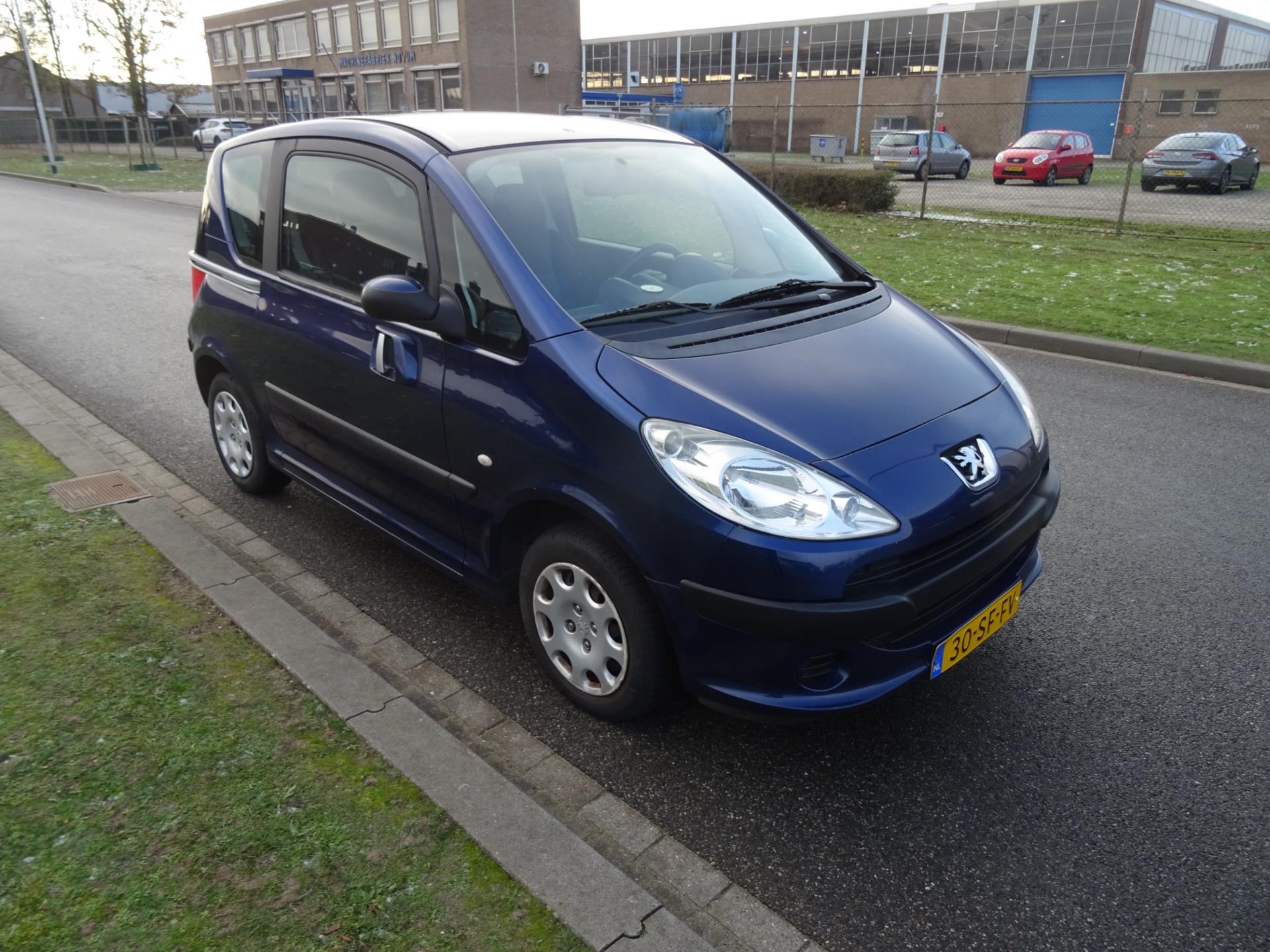 peugeot-1007-image7.jpg