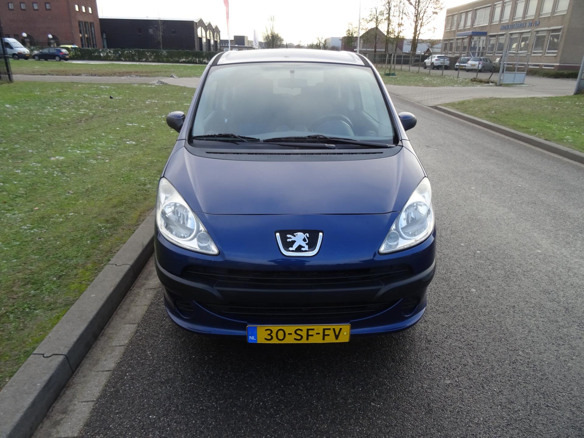 peugeot-1007-image8.jpg