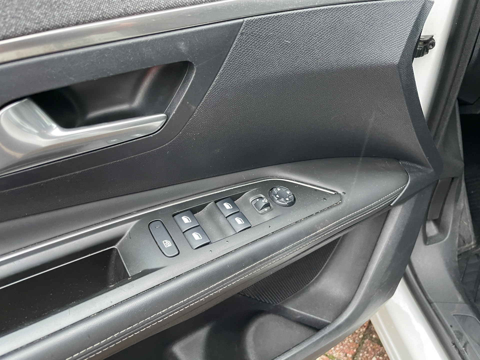 peugeot-3008-image10.jpg