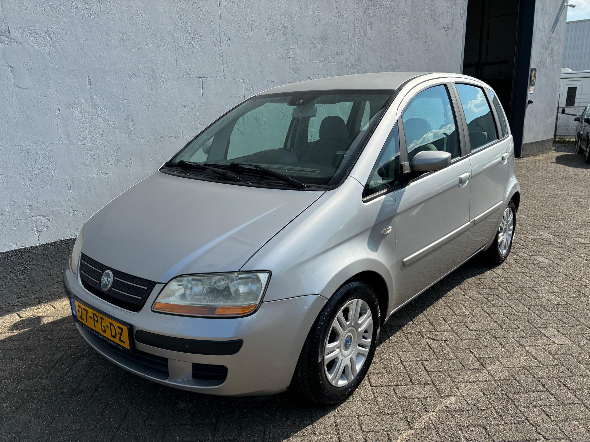 243002547/fiat-idea-image1.jpg