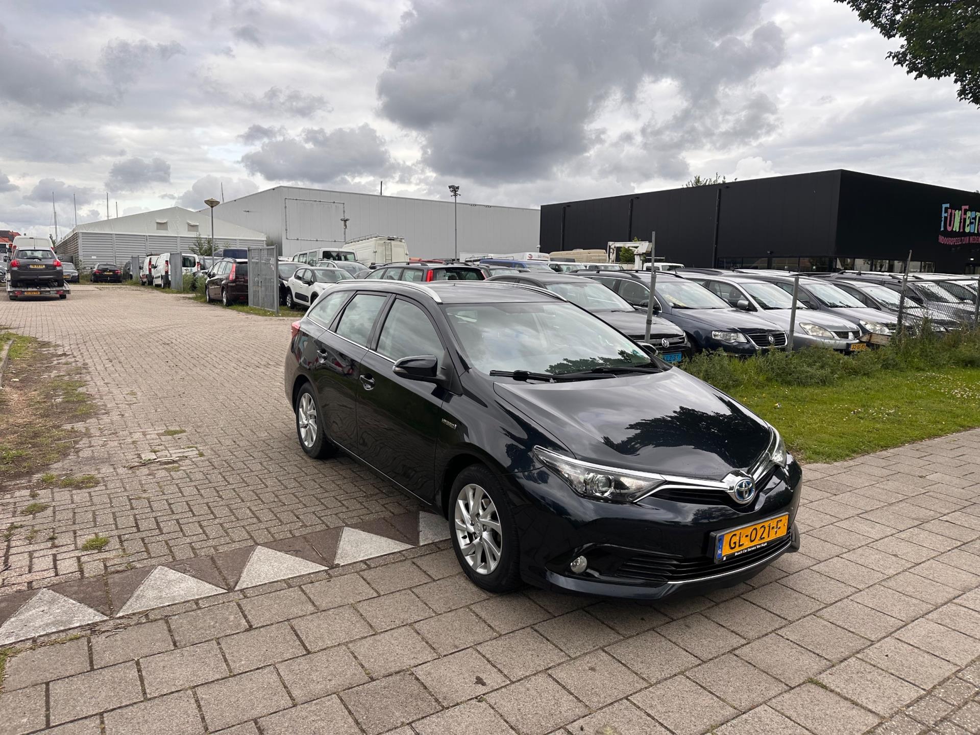 toyota-auris-touring-sports-image3.jpg