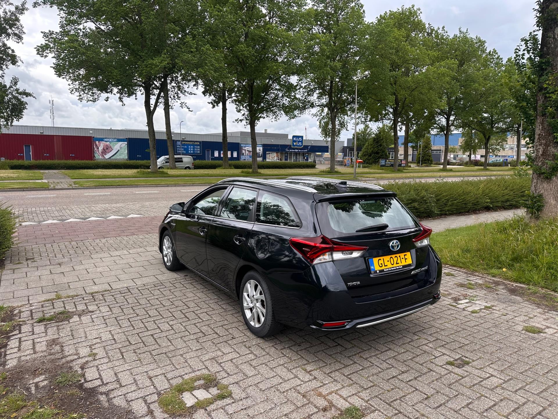 toyota-auris-touring-sports-image6.jpg