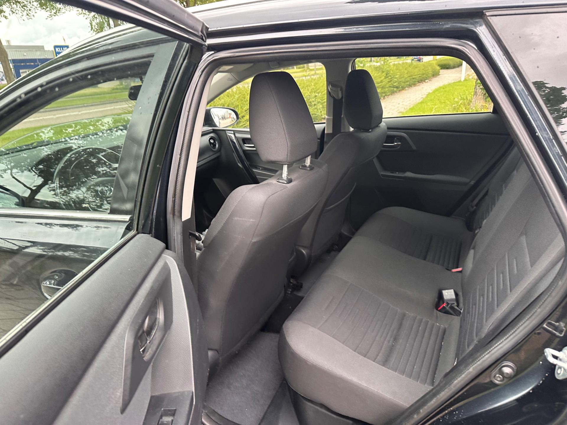 toyota-auris-touring-sports-image7.jpg