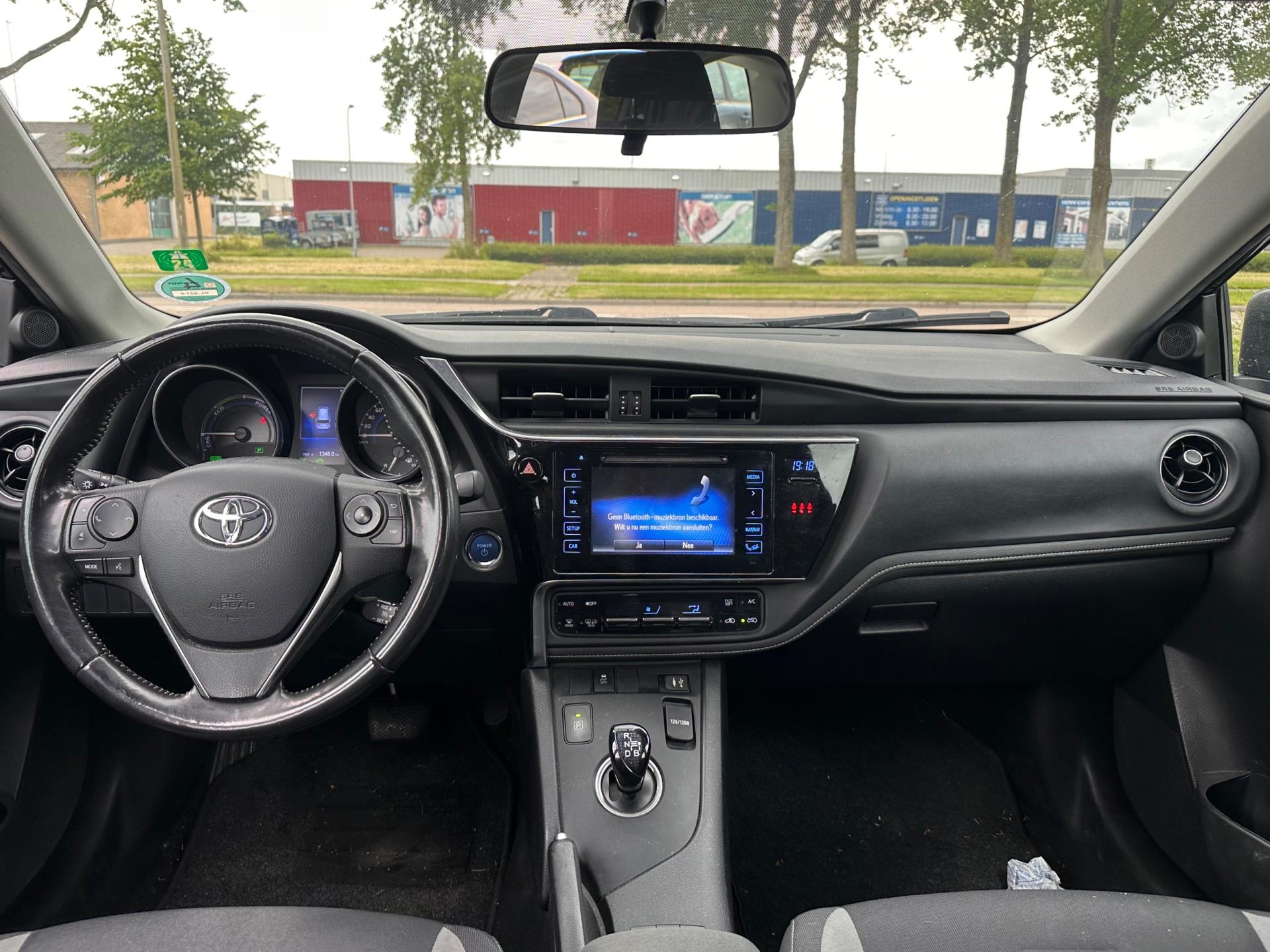 toyota-auris-touring-sports-image8.jpg