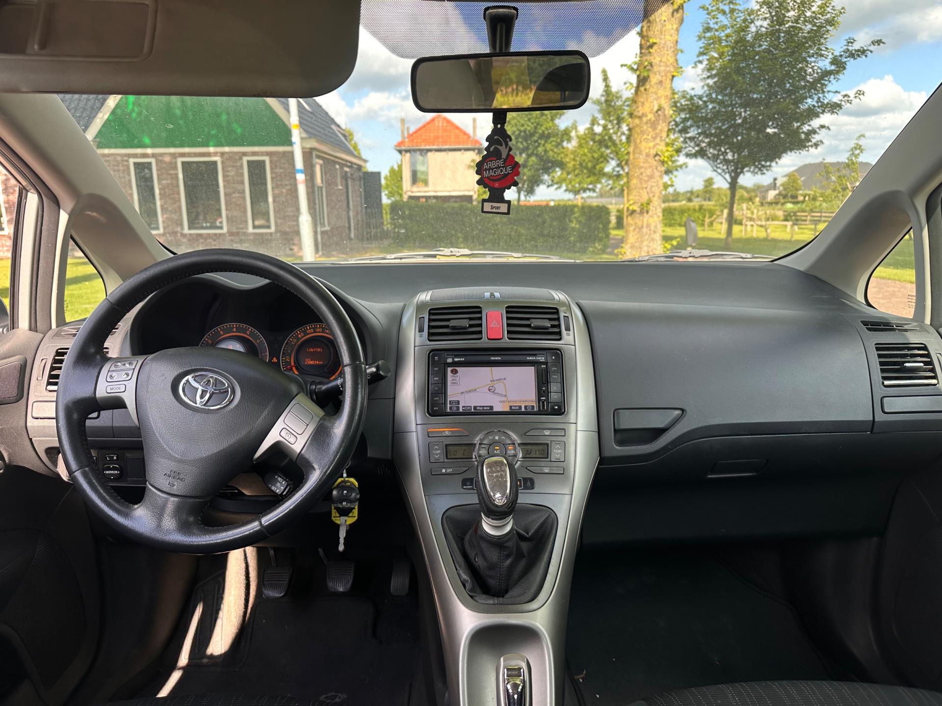 toyota-auris-image8.jpg