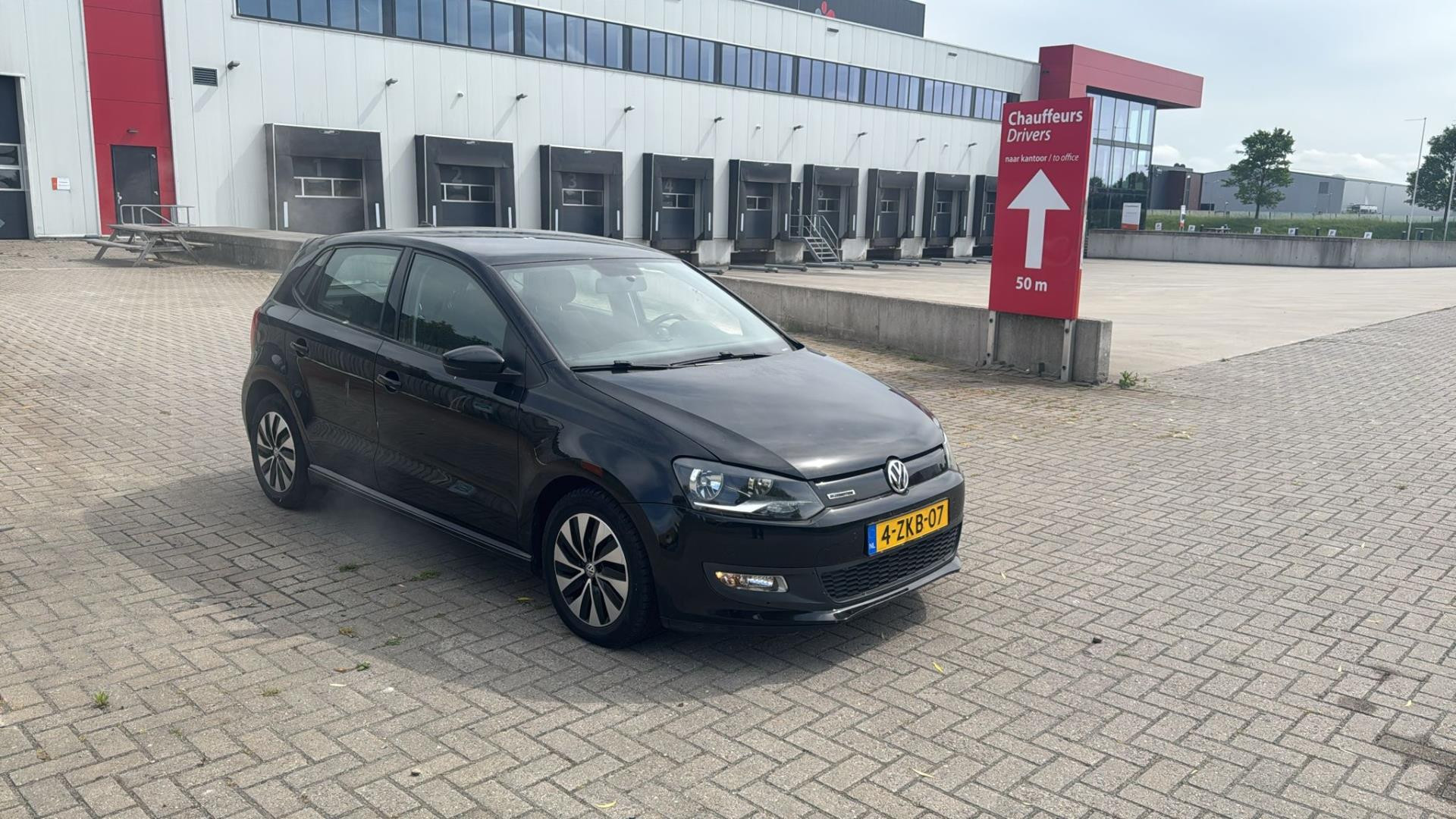 249293553/volkswagen-polo-image1.jpg