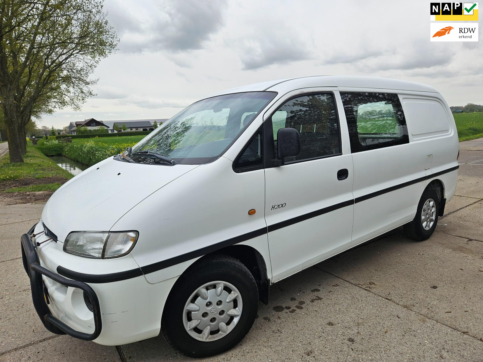 252055903/hyundai-h200-image1.jpg