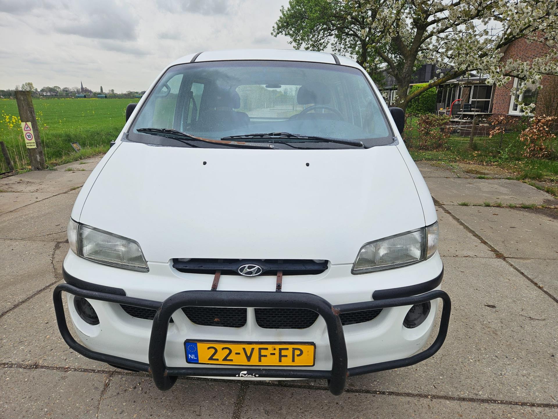 hyundai-h200-image2.jpg