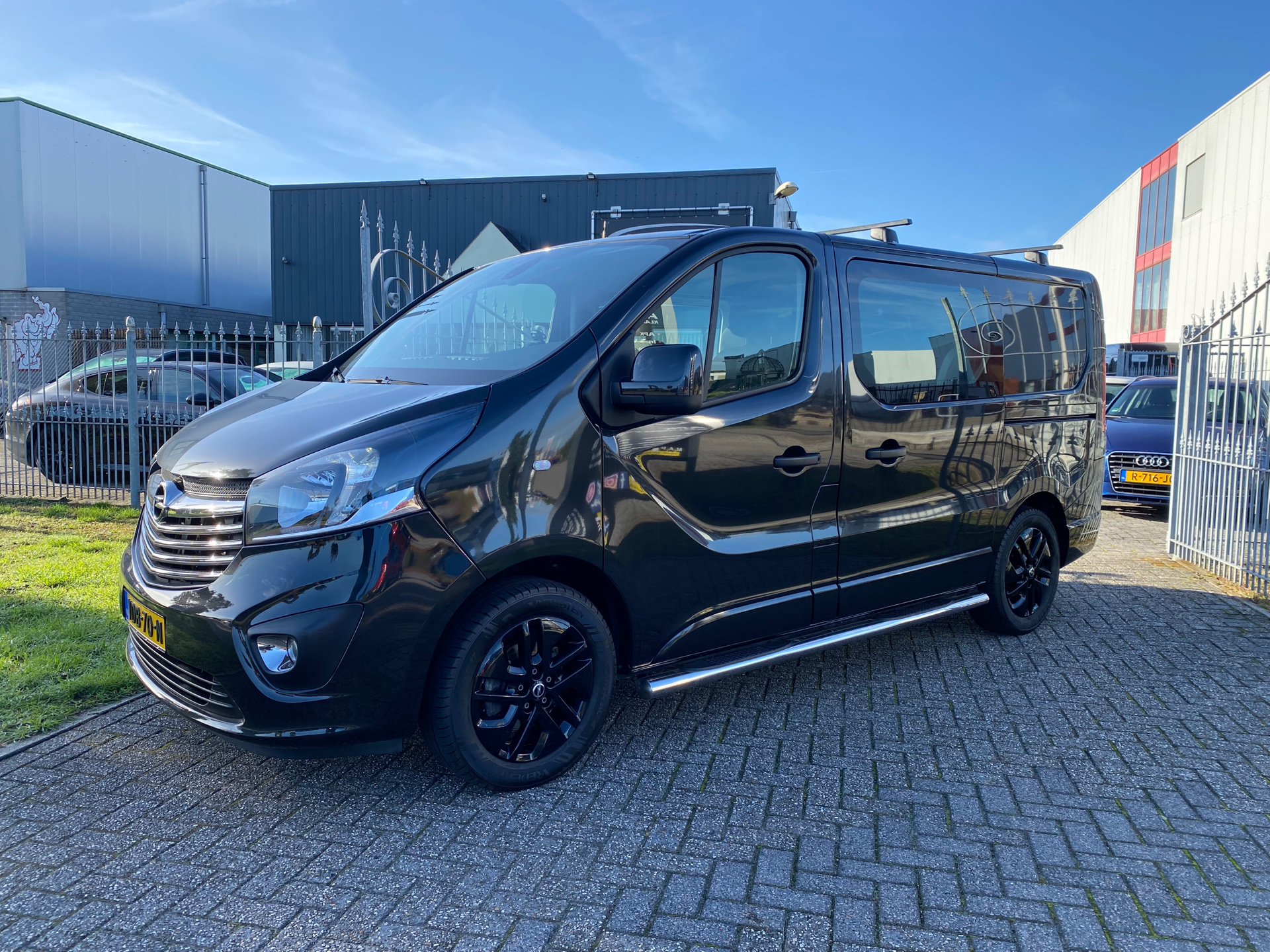 255651638/opel-vivaro-image1.jpg
