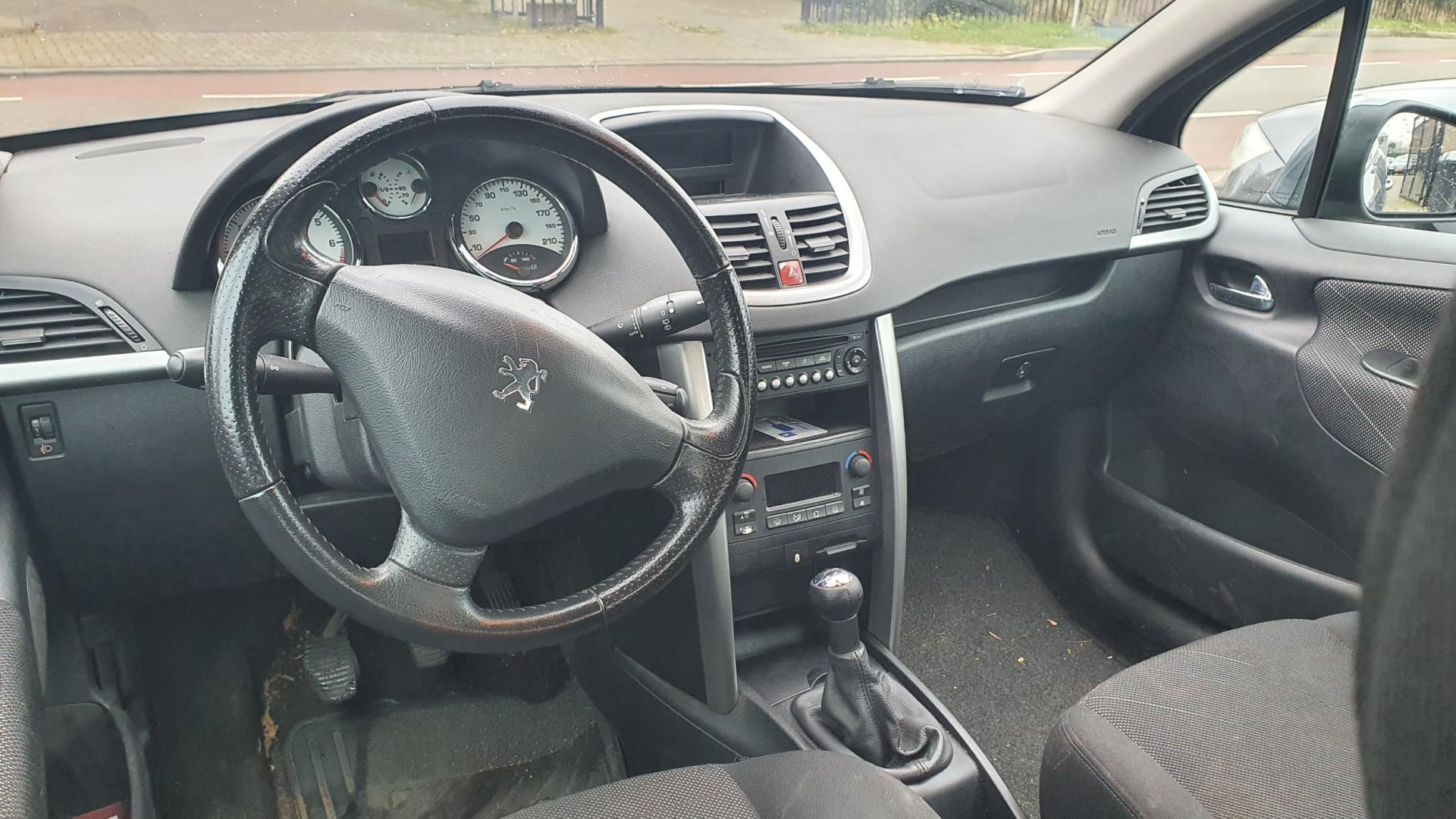 peugeot-207-image6.jpg
