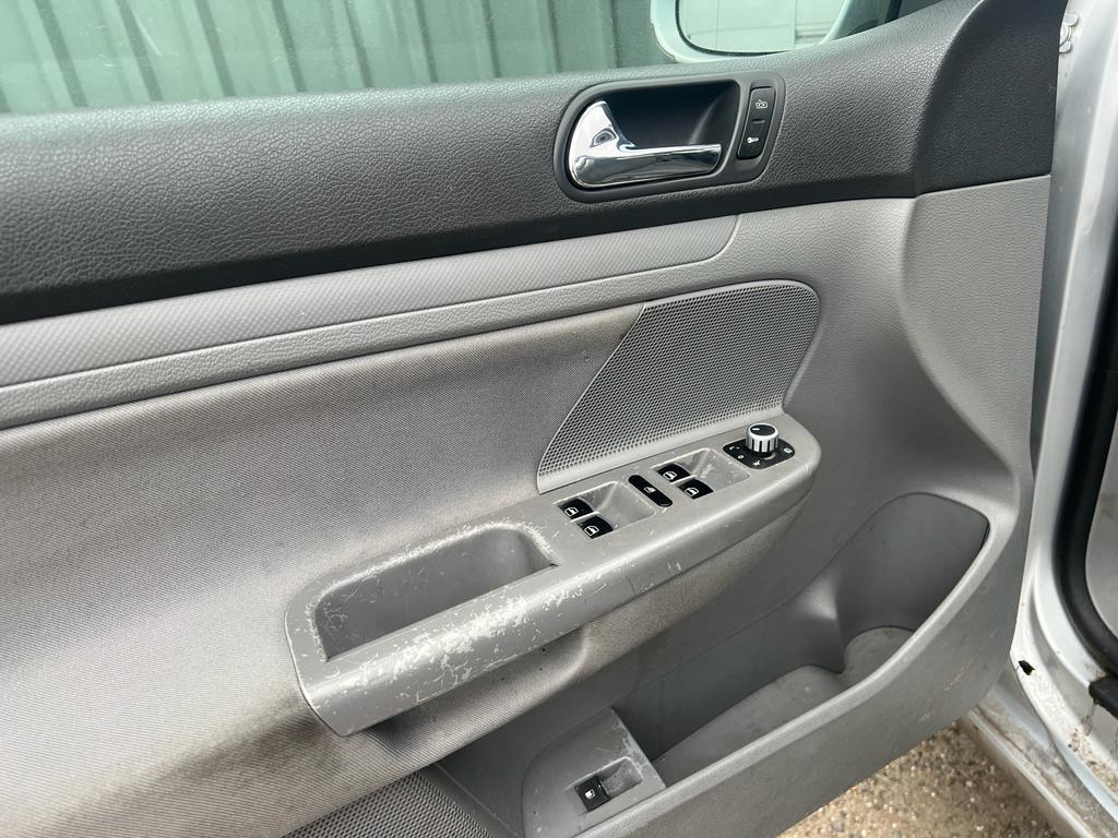volkswagen-golf-image8.jpg