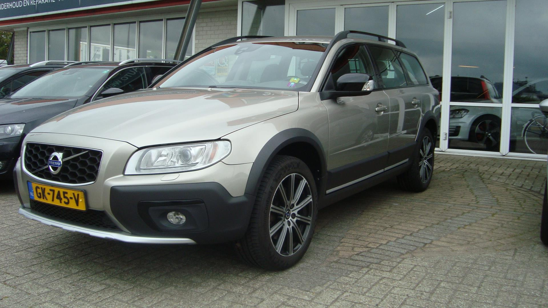 277642670/volvo-xc70-image1.jpg