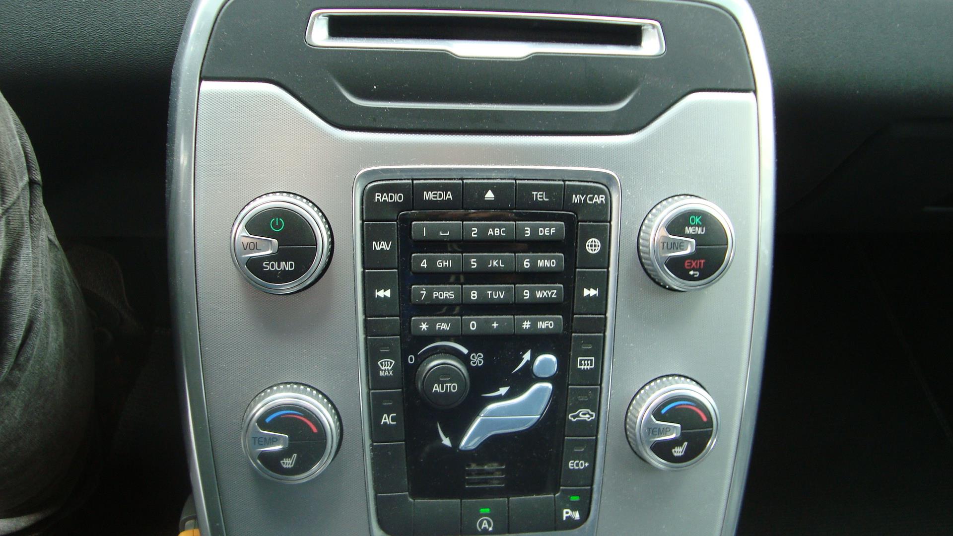 volvo-xc70-image10.jpg