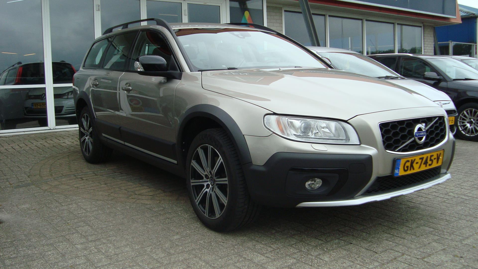 volvo-xc70-image2.jpg