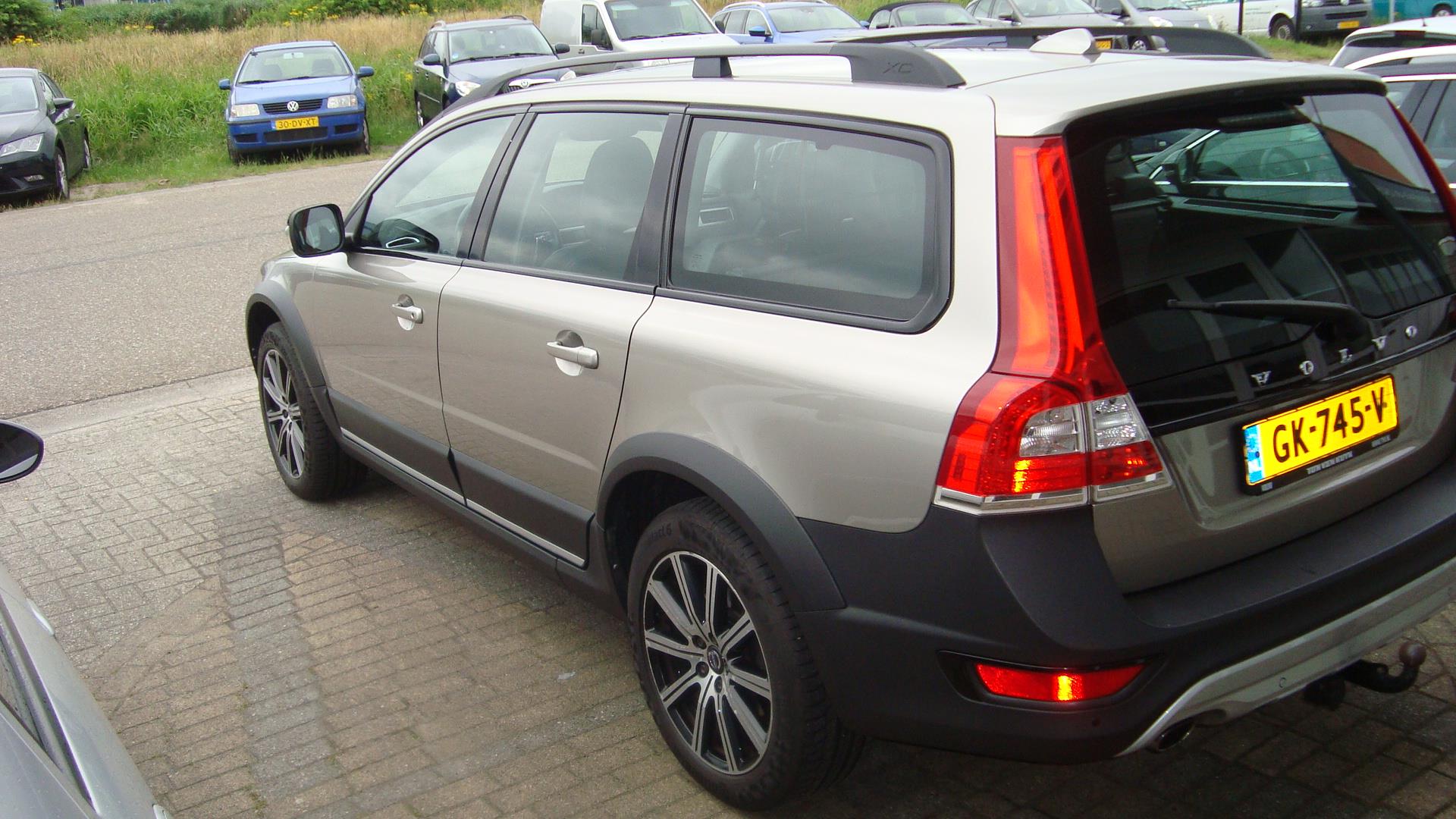 volvo-xc70-image4.jpg