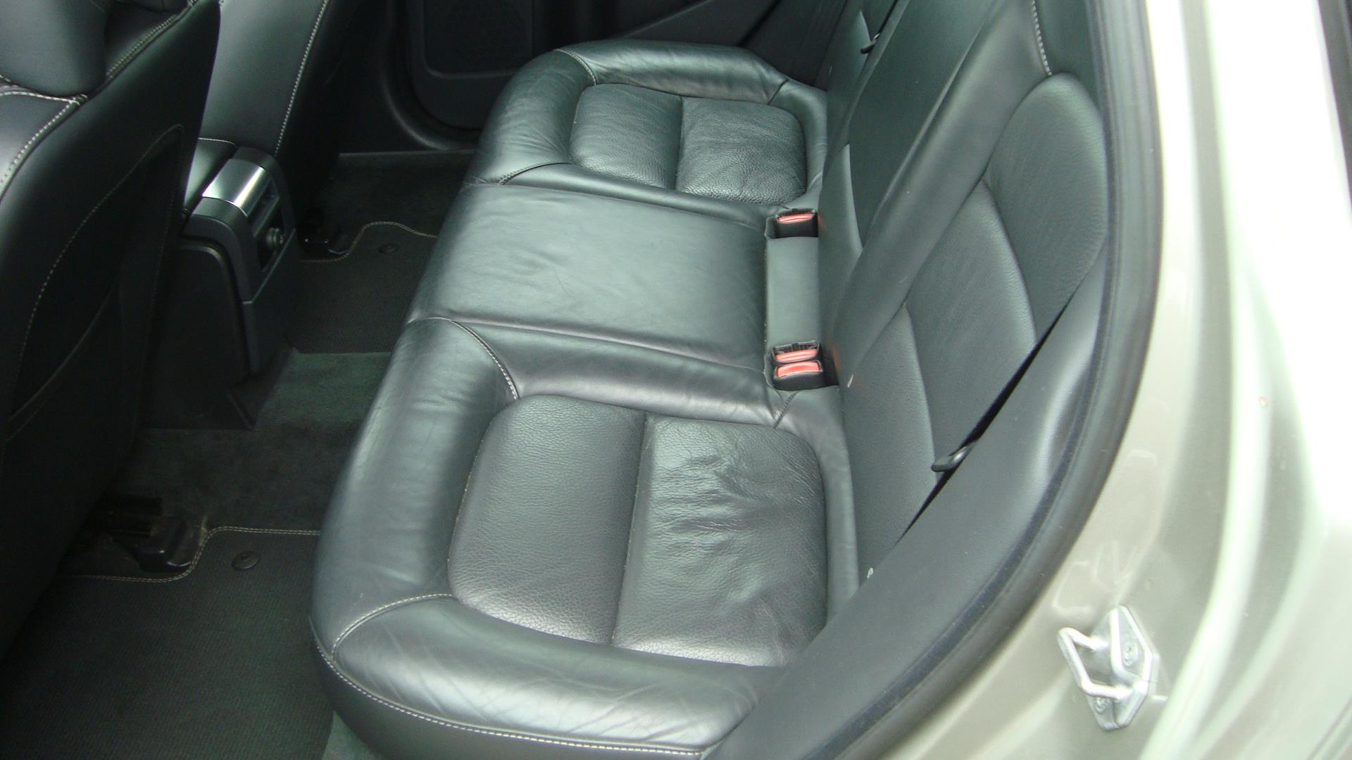 volvo-xc70-image7.jpg