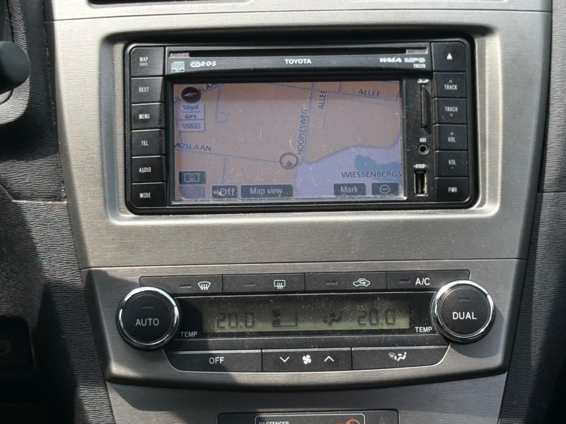 toyota-avensis-wagon-image10.jpg