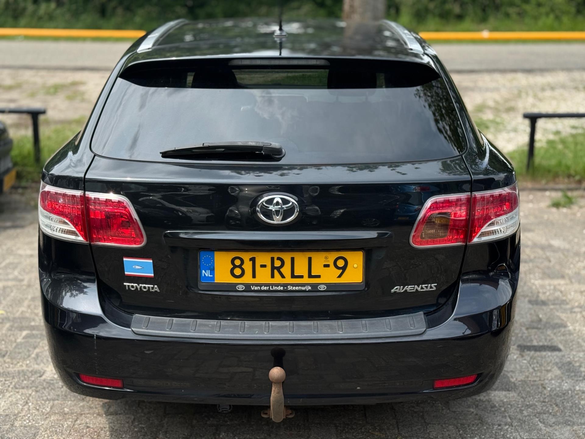 toyota-avensis-wagon-image6.jpg