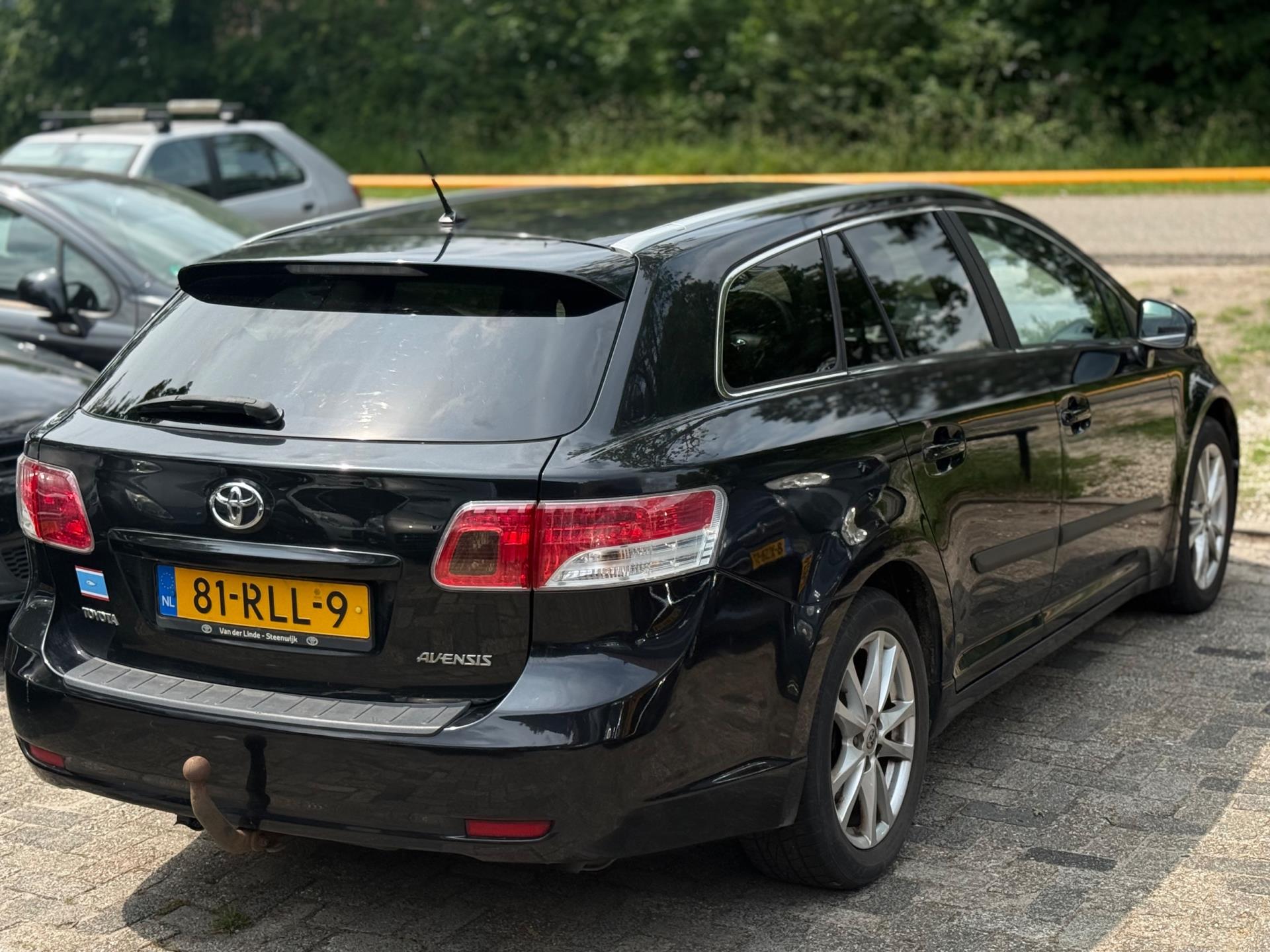 toyota-avensis-wagon-image8.jpg