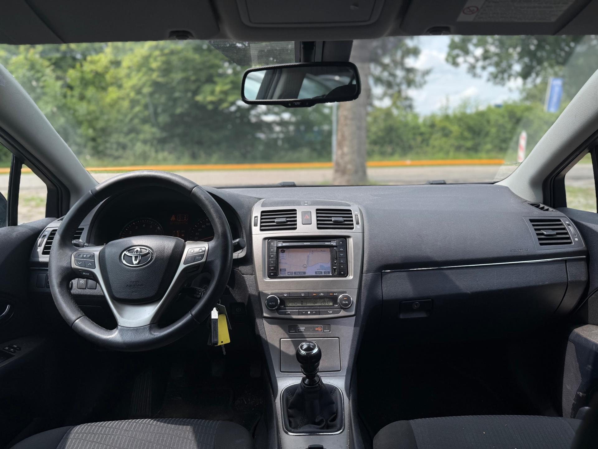 toyota-avensis-wagon-image9.jpg