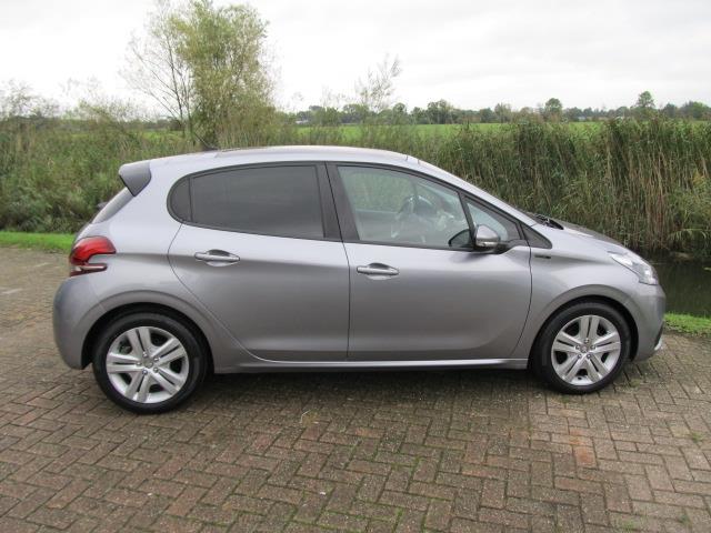 peugeot-208-image5.jpg