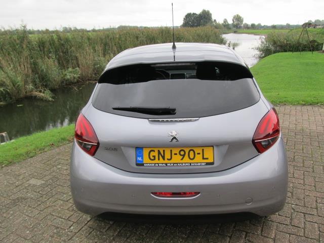 peugeot-208-image6.jpg
