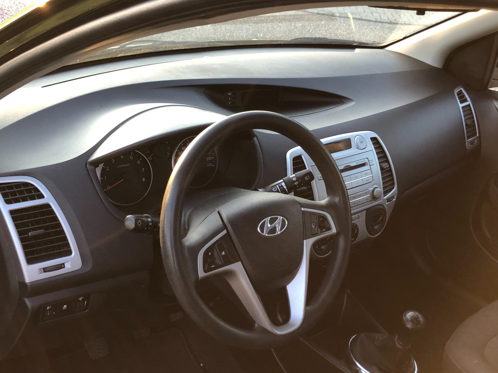 hyundai-i20-image9.jpg