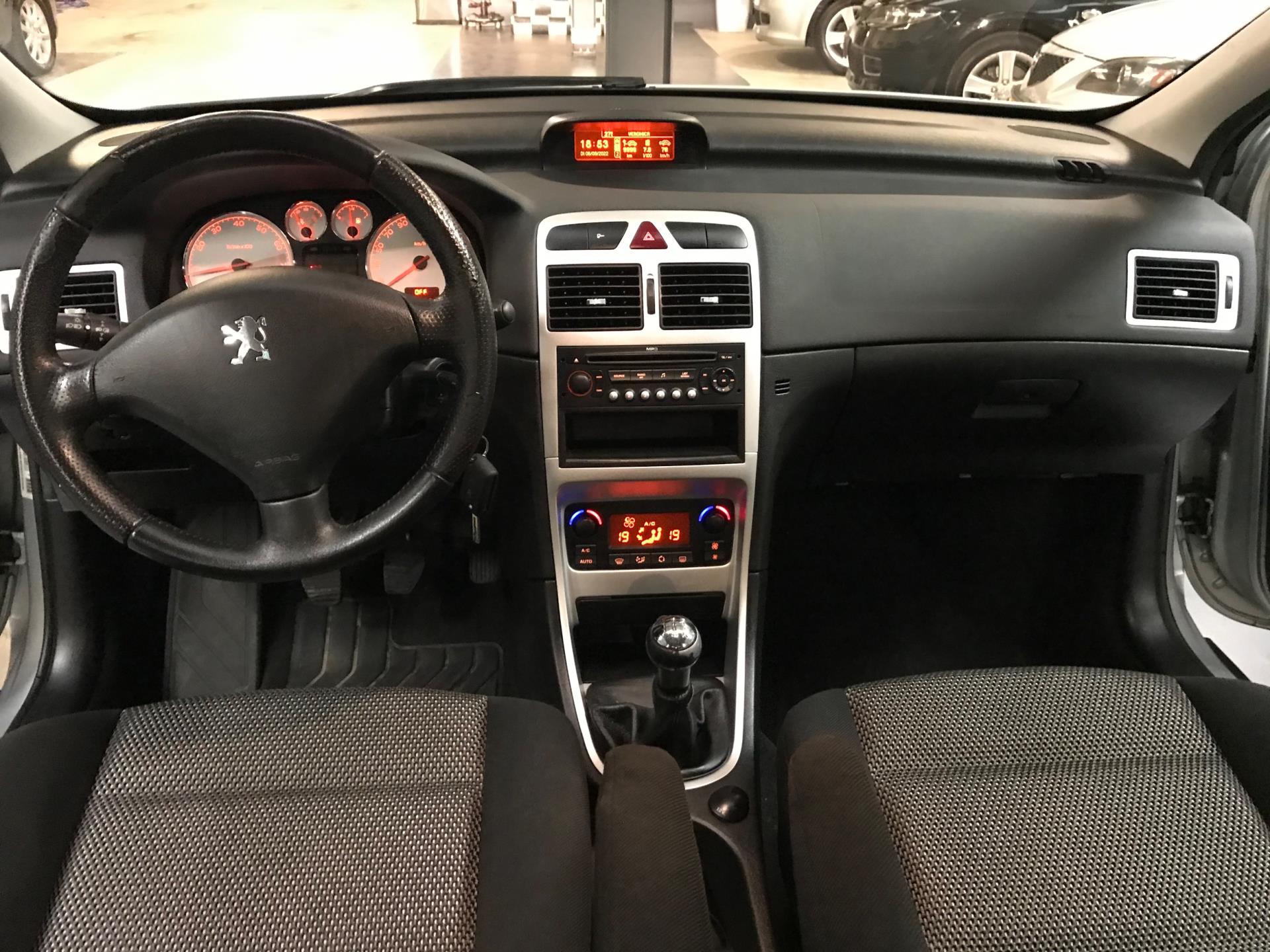 peugeot-307-image8.jpg
