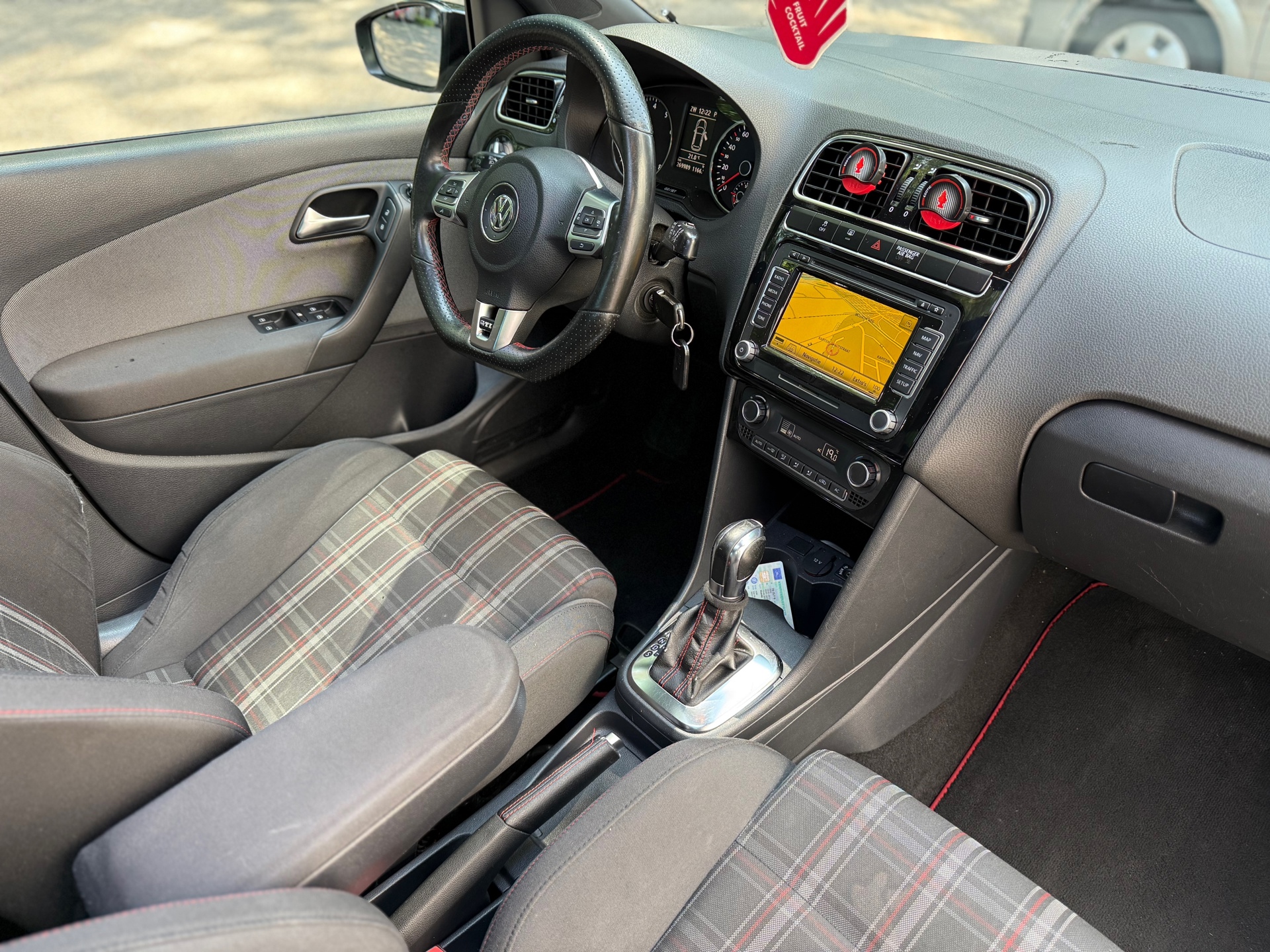 volkswagen-polo-image6.jpg