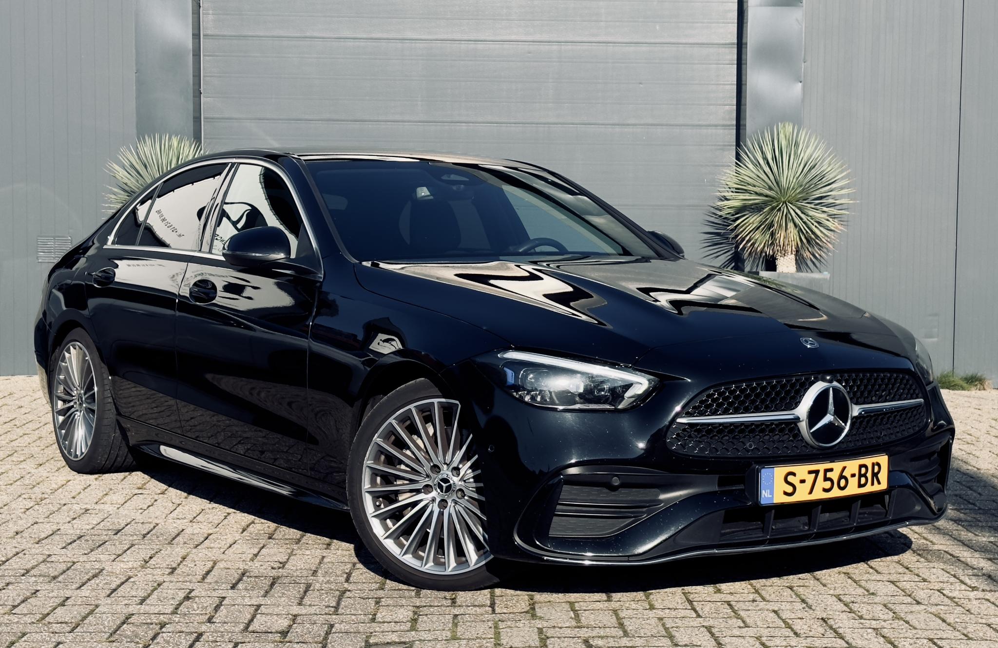 313428555/mercedes-benz-c-klasse-image1.jpg