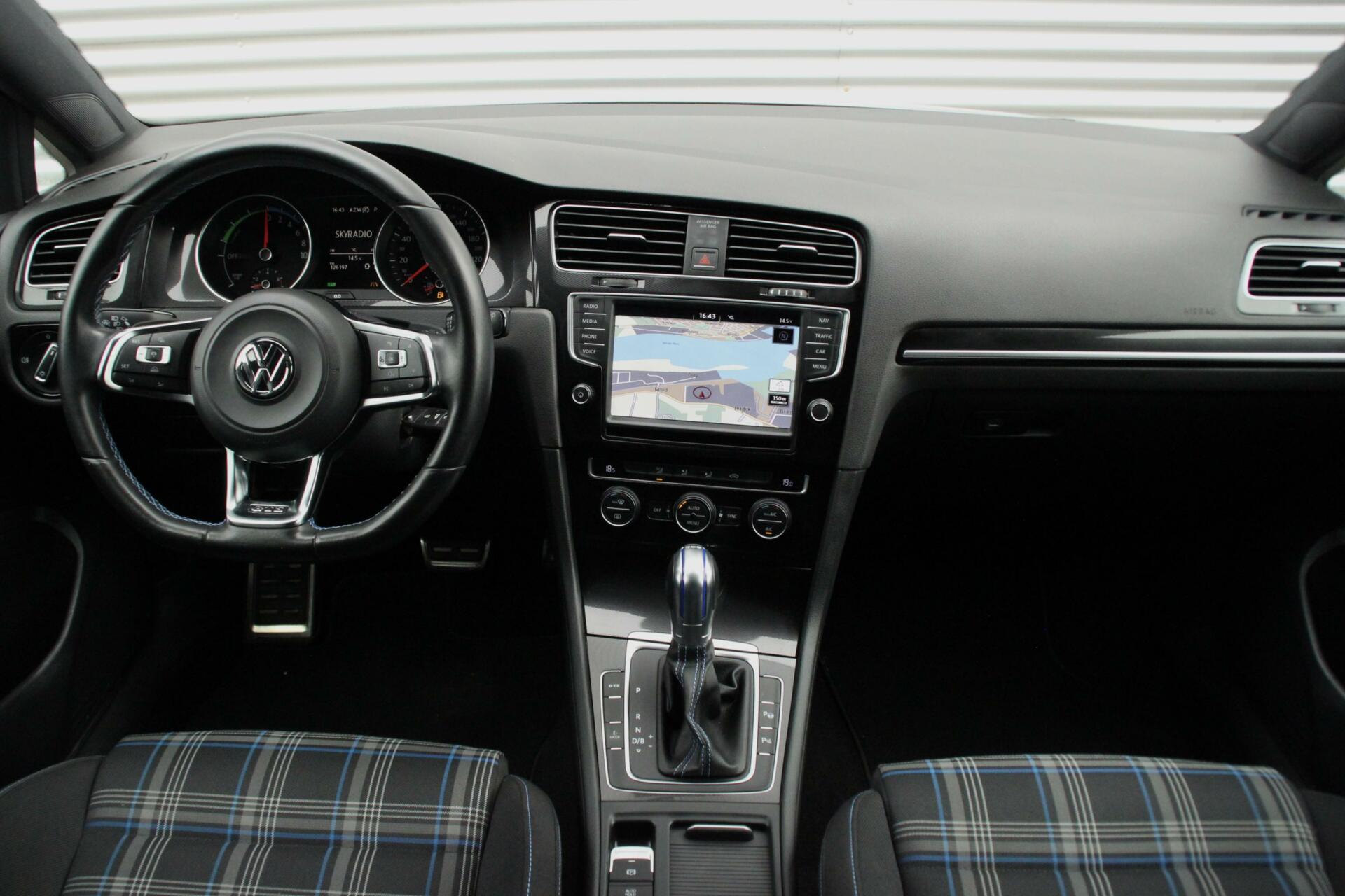 volkswagen-golf-image6.jpg