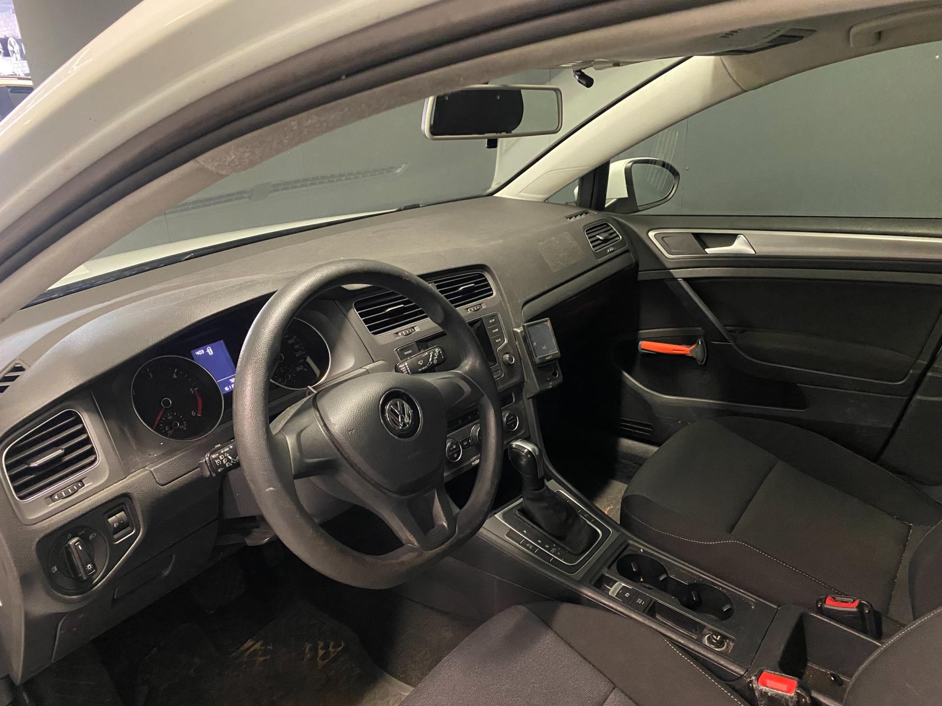 volkswagen-golf-variant-image6.jpg