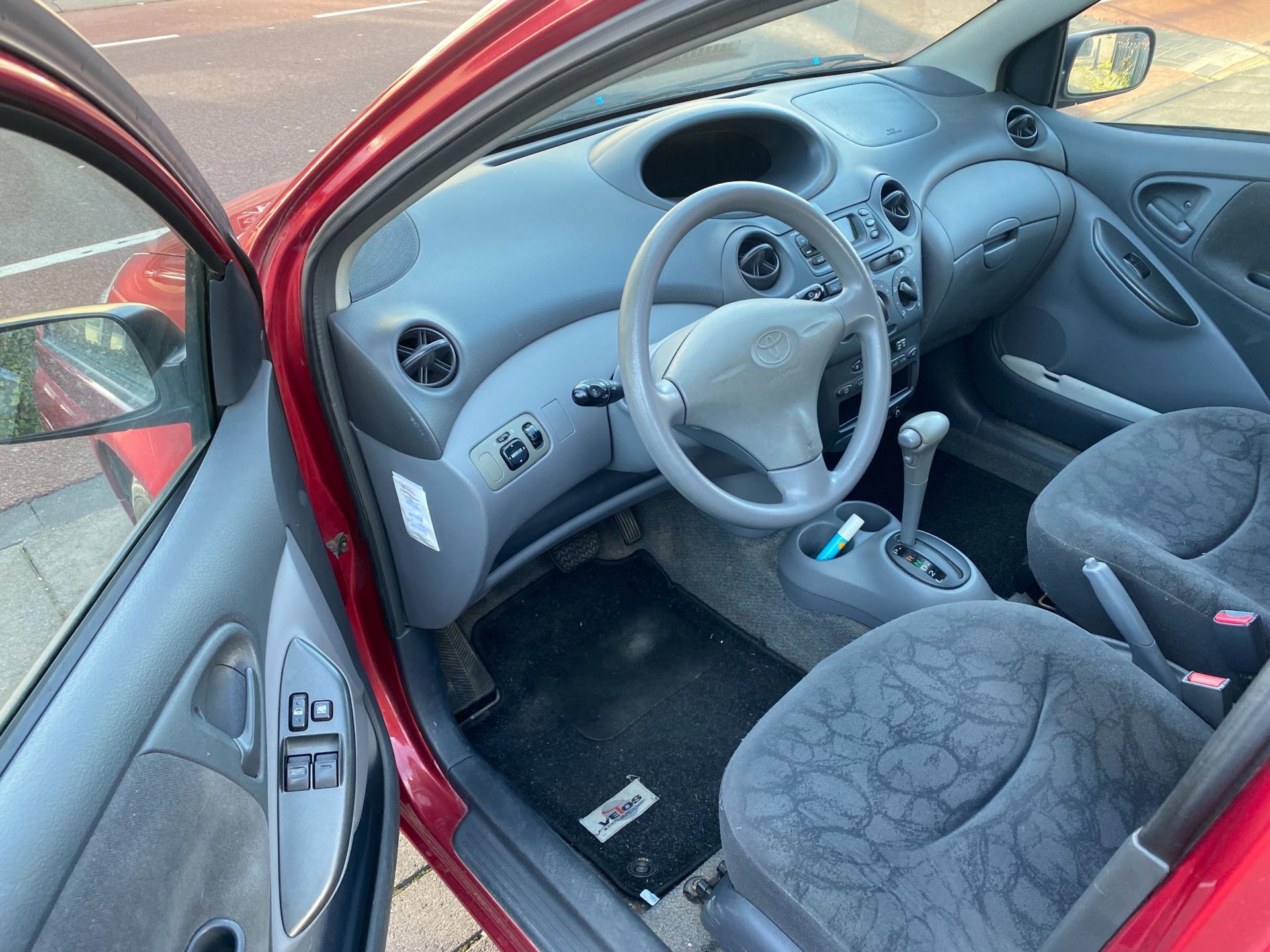 toyota-yaris-image8.jpg