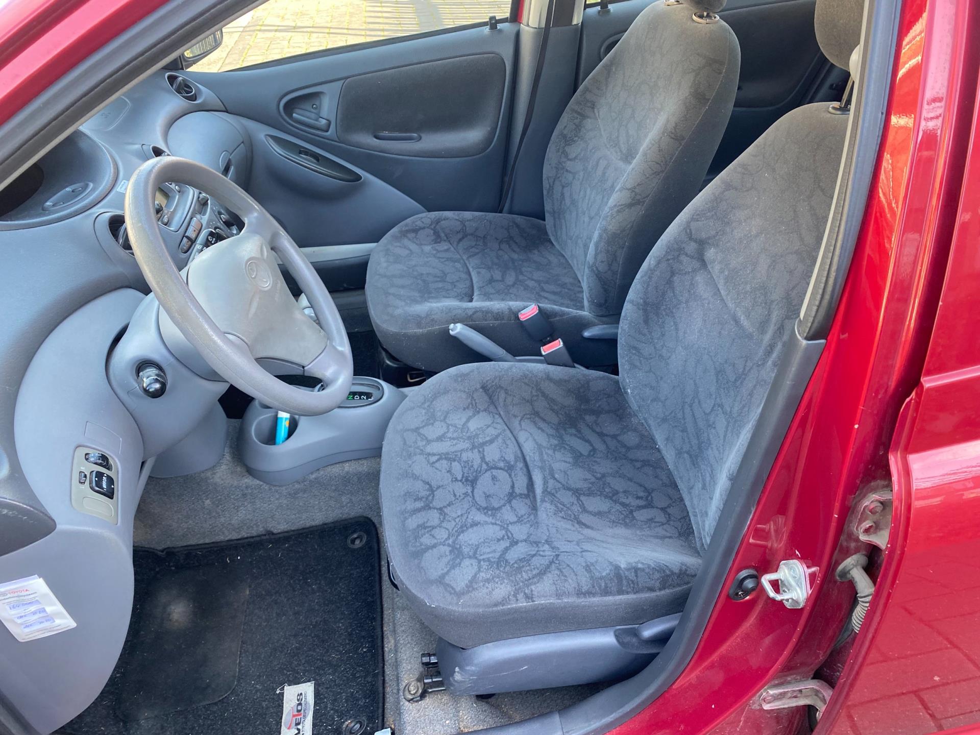 toyota-yaris-image9.jpg
