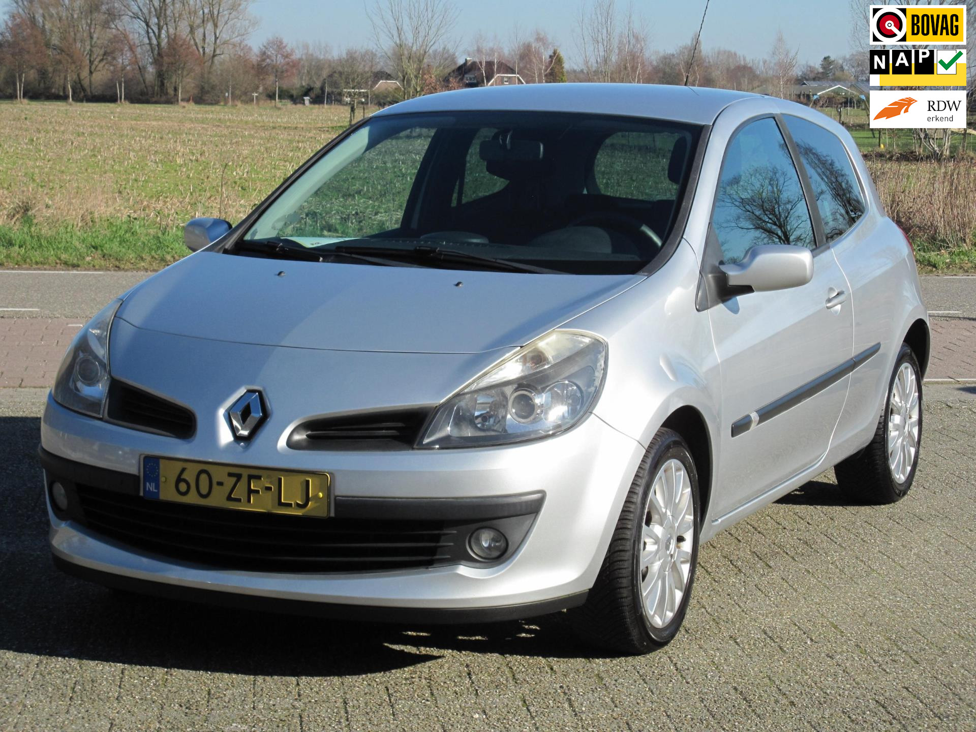339495110/renault-clio-image1.jpg