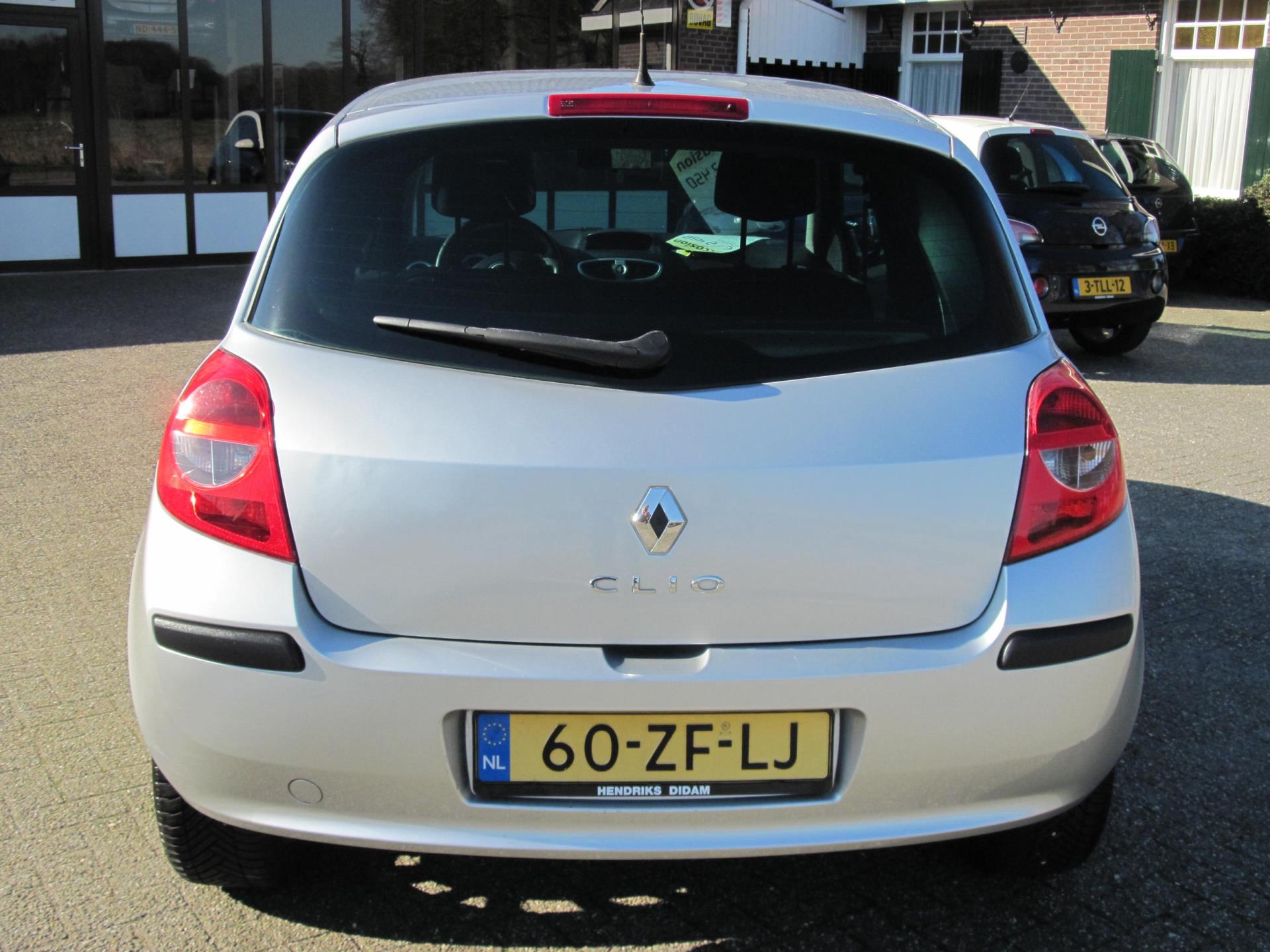 renault-clio-image8.jpg