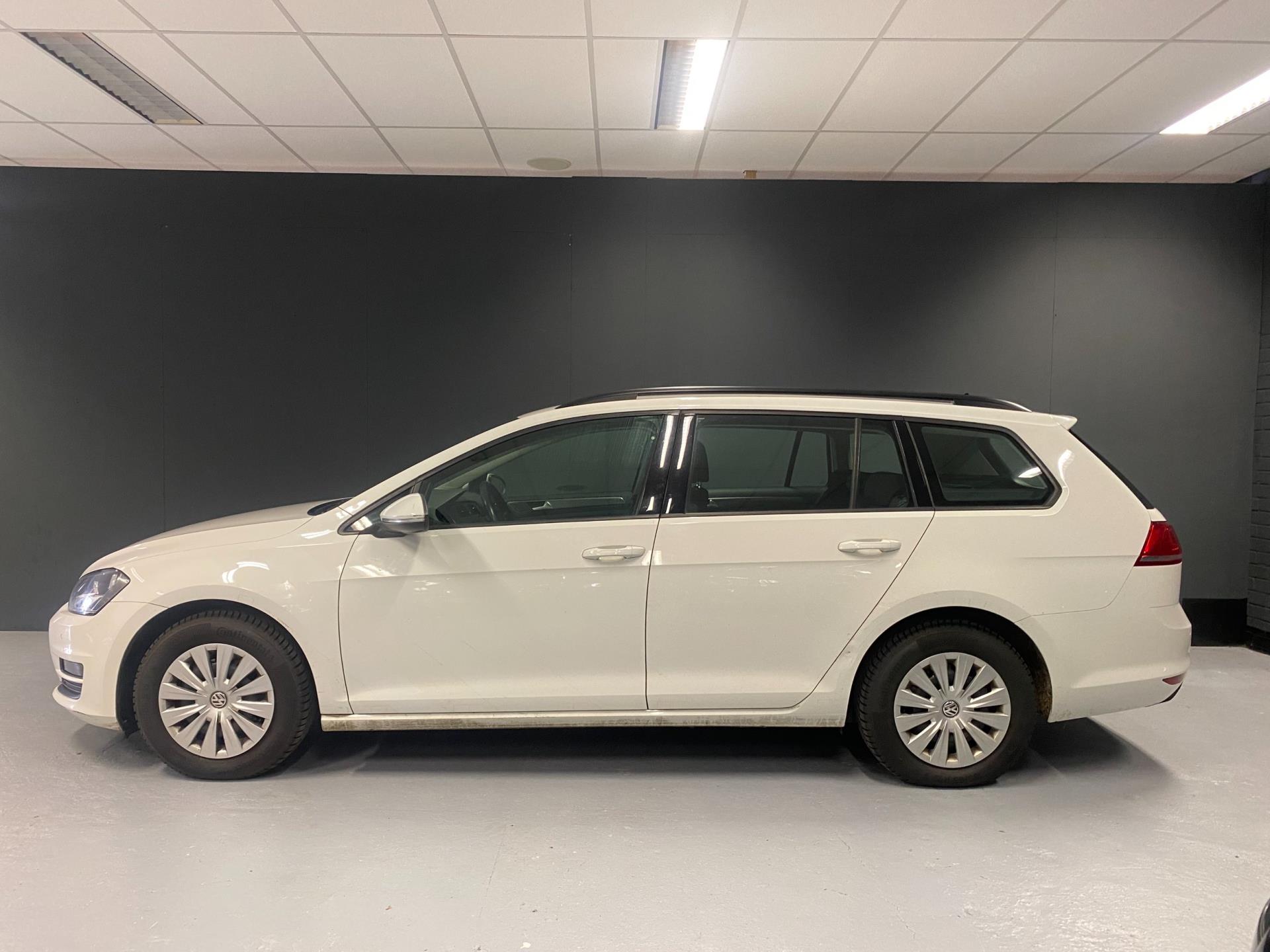 volkswagen-golf-variant-image2.jpg