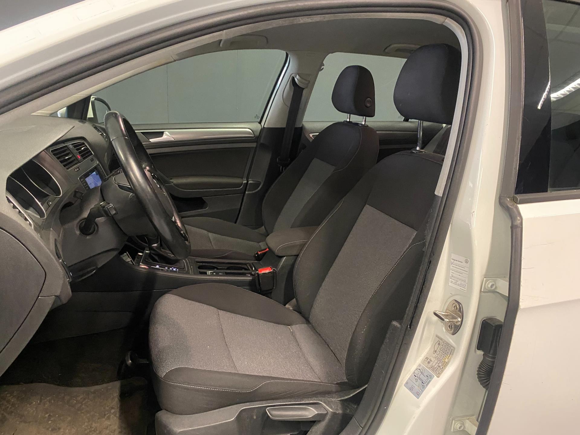 volkswagen-golf-variant-image3.jpg