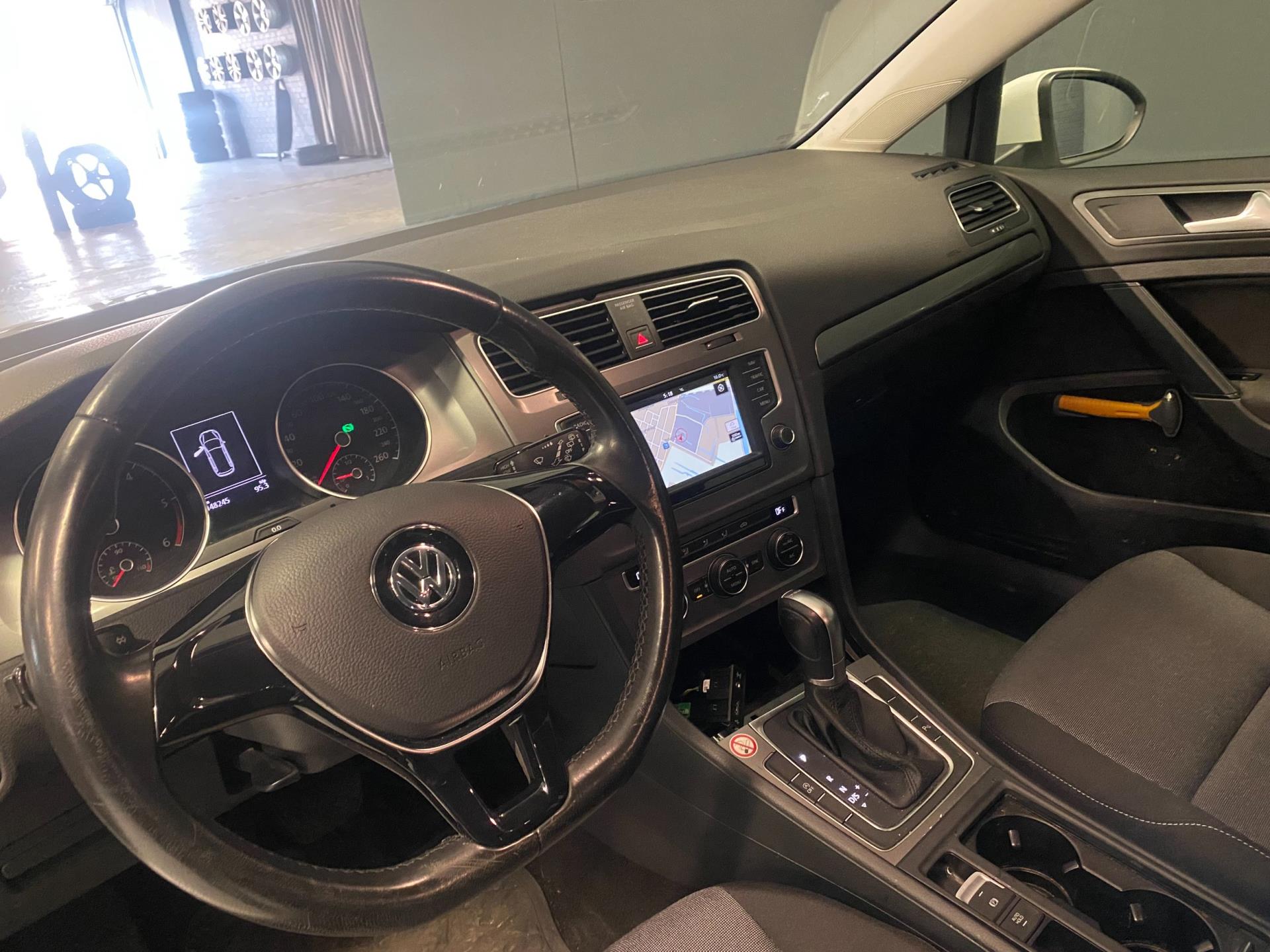 volkswagen-golf-variant-image4.jpg