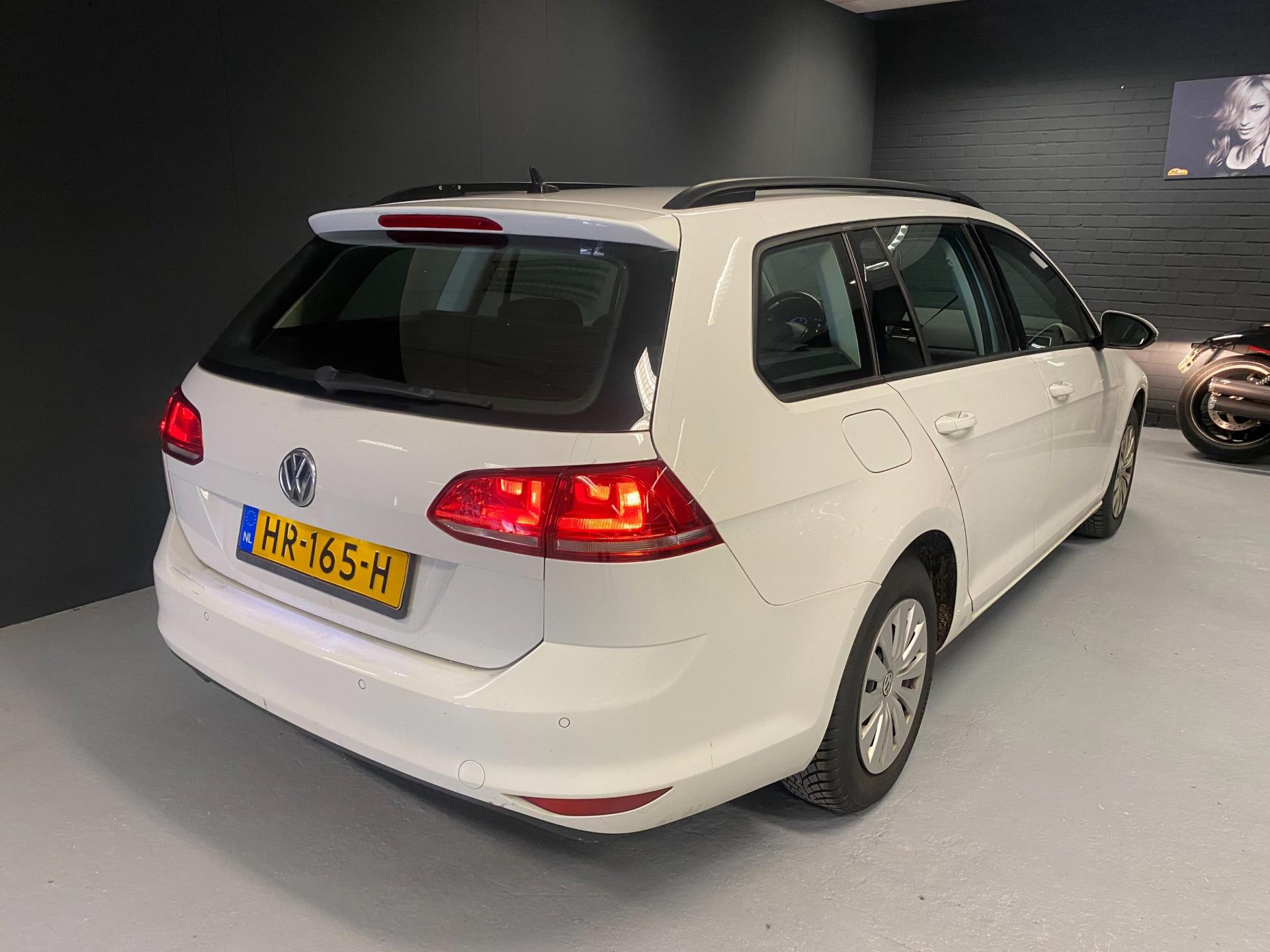 volkswagen-golf-variant-image8.jpg