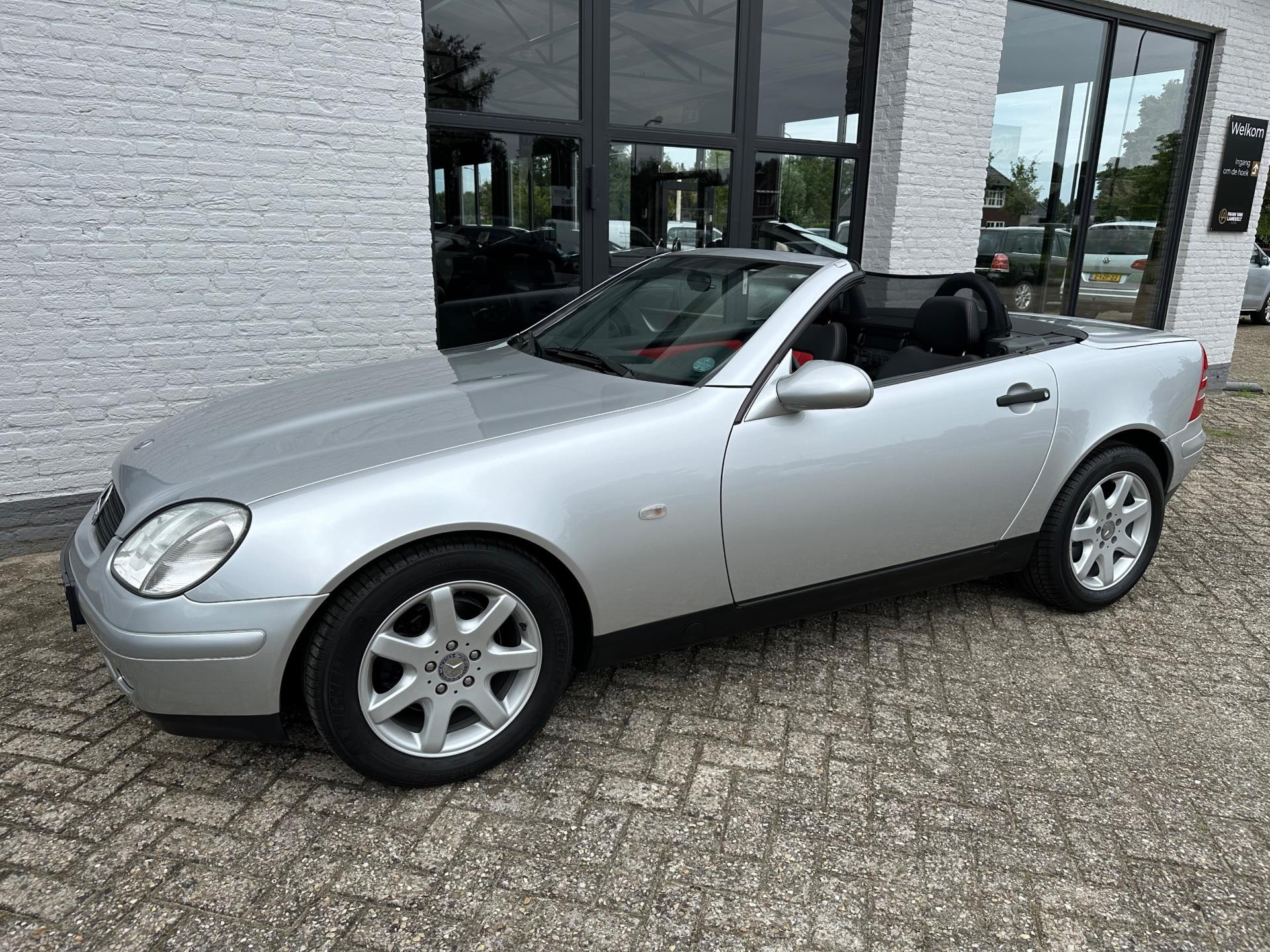 343584233/mercedes-benz-slk-image1.jpg